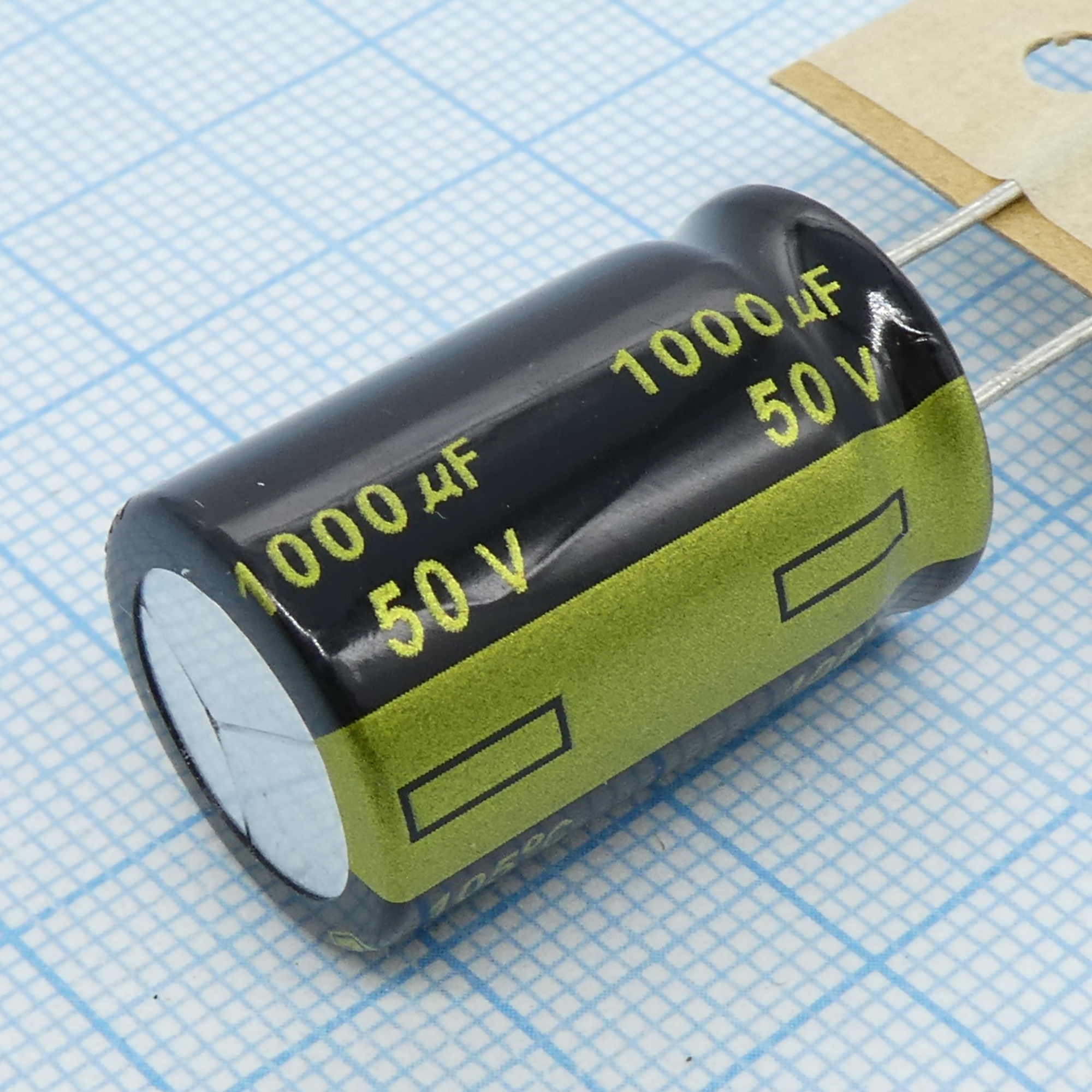 EEUFM1H102B - Конденсатор алюминиевый электролитический 1000мкФ 50В 20% (16 X 25мм) радиальные выводы 7.5мм 3320мА 7000час 105°С Лента в коробке