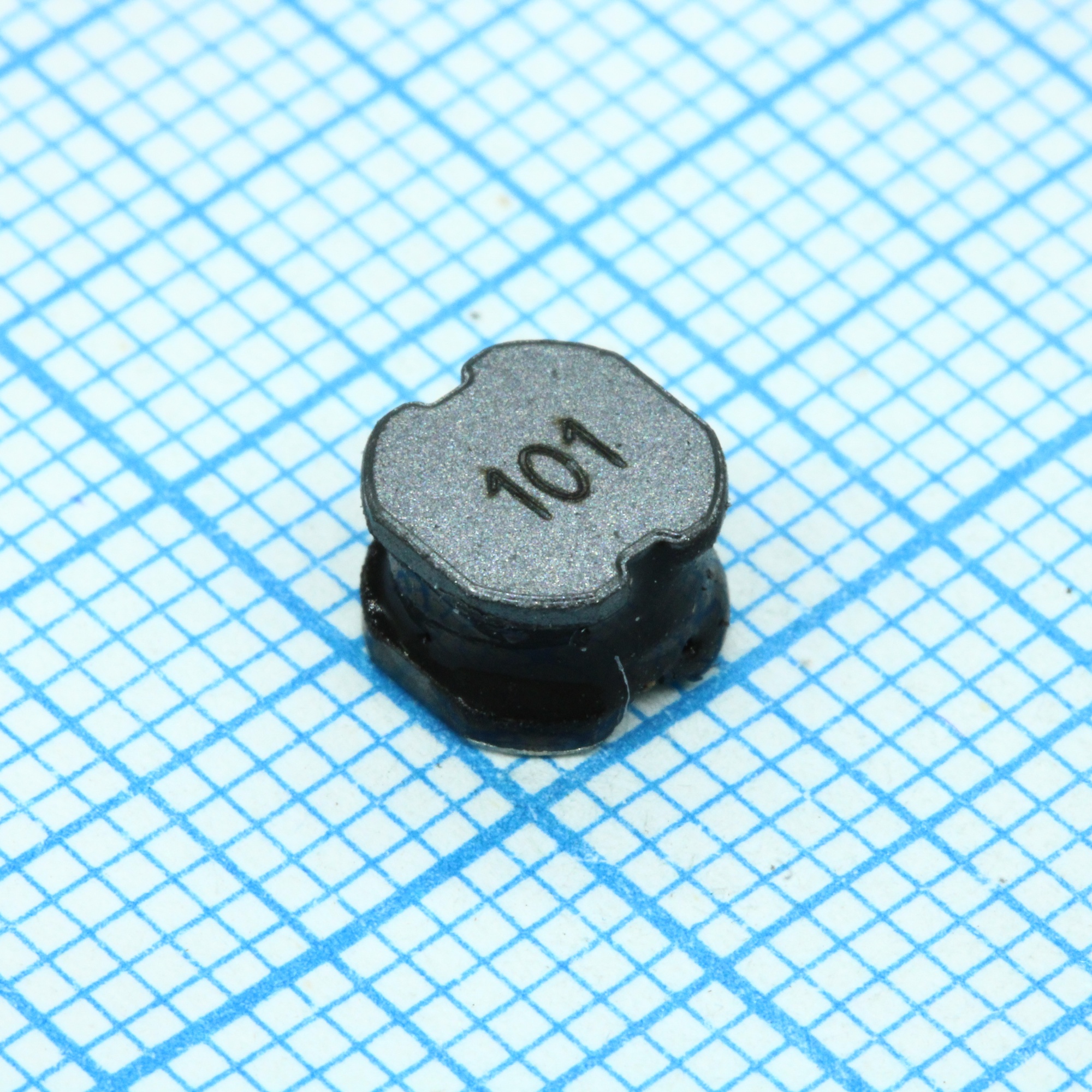 SRN6045-101M - Катушка индуктивности силовая проволочная полуэкранированная 100мкГн ±20% 100кГц 22Q-Фактор феррит 700мА 494мОм по постоянному току лента на катушке