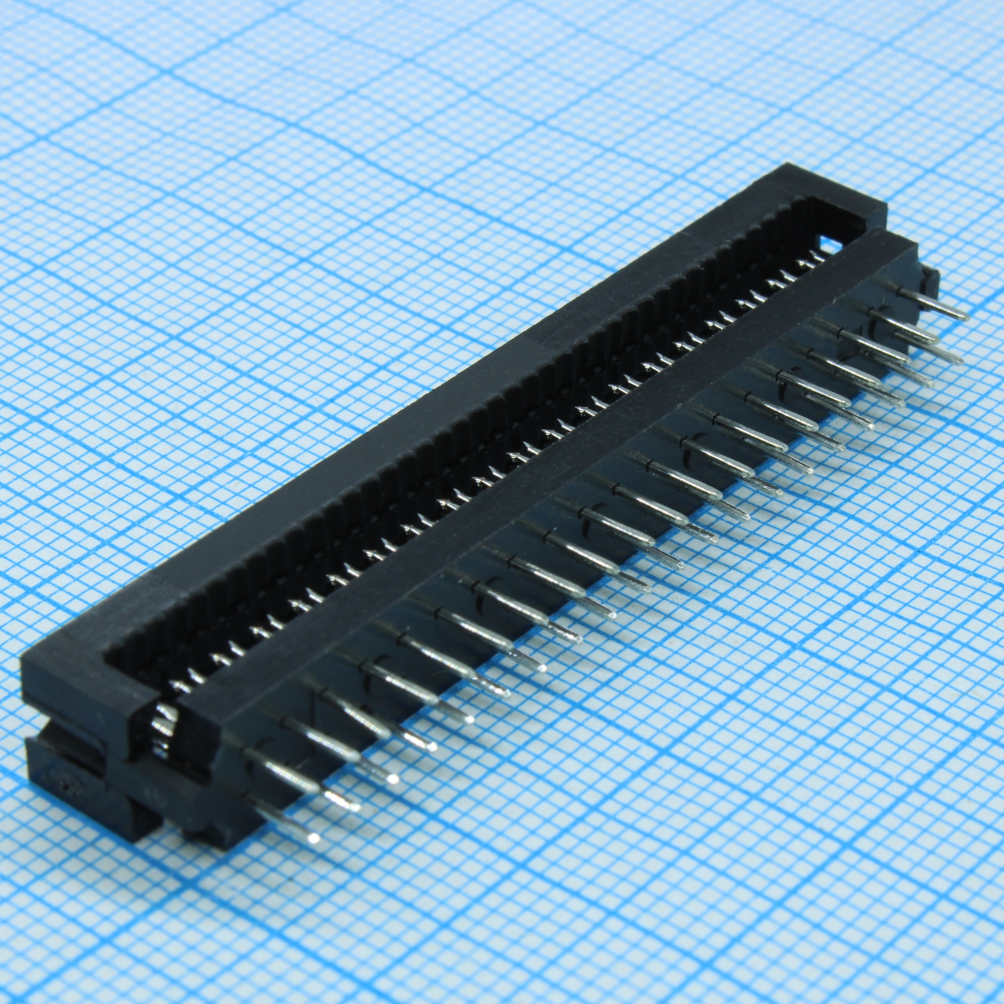 746610-9 - Соединитель IDC 40 контактов шаг 2.54мм угловой монтаж в отверстие туба