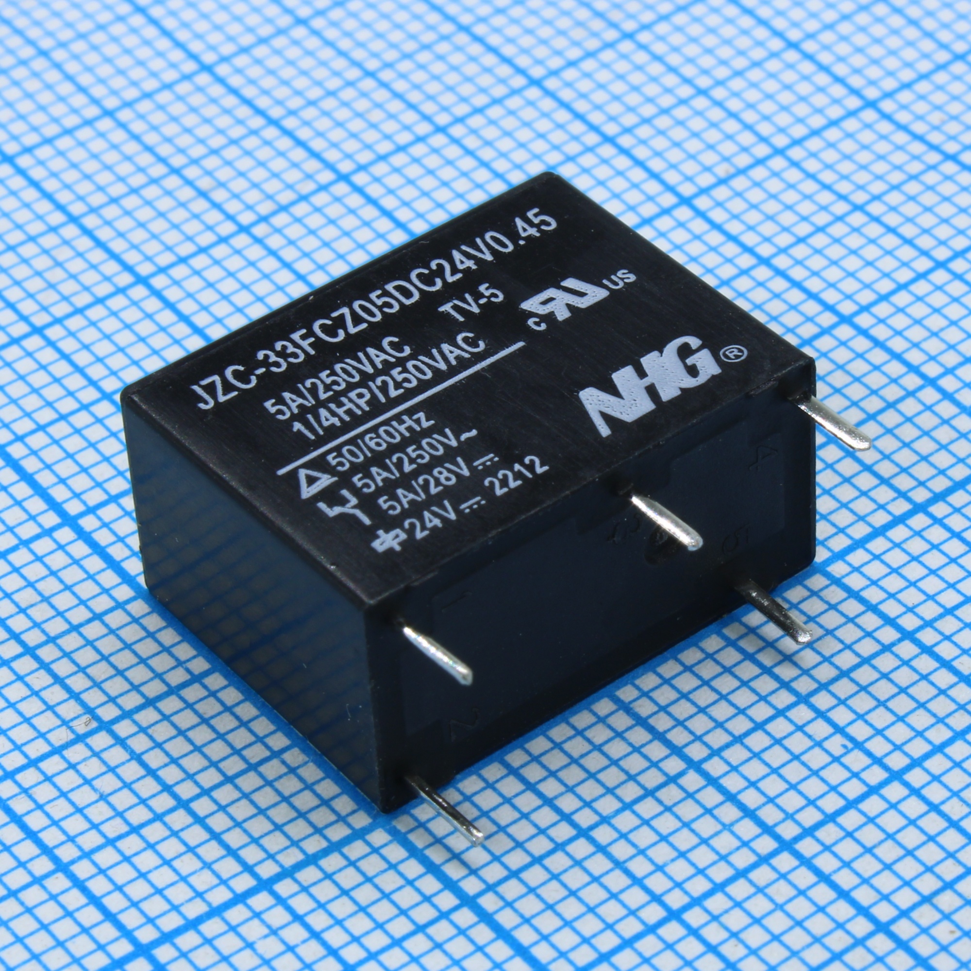 JZC-33F-C-Z-5-DC24V-0.45 - Реле силовое 5А одна контактная группа на переключение катушка 12В 0.45Вт