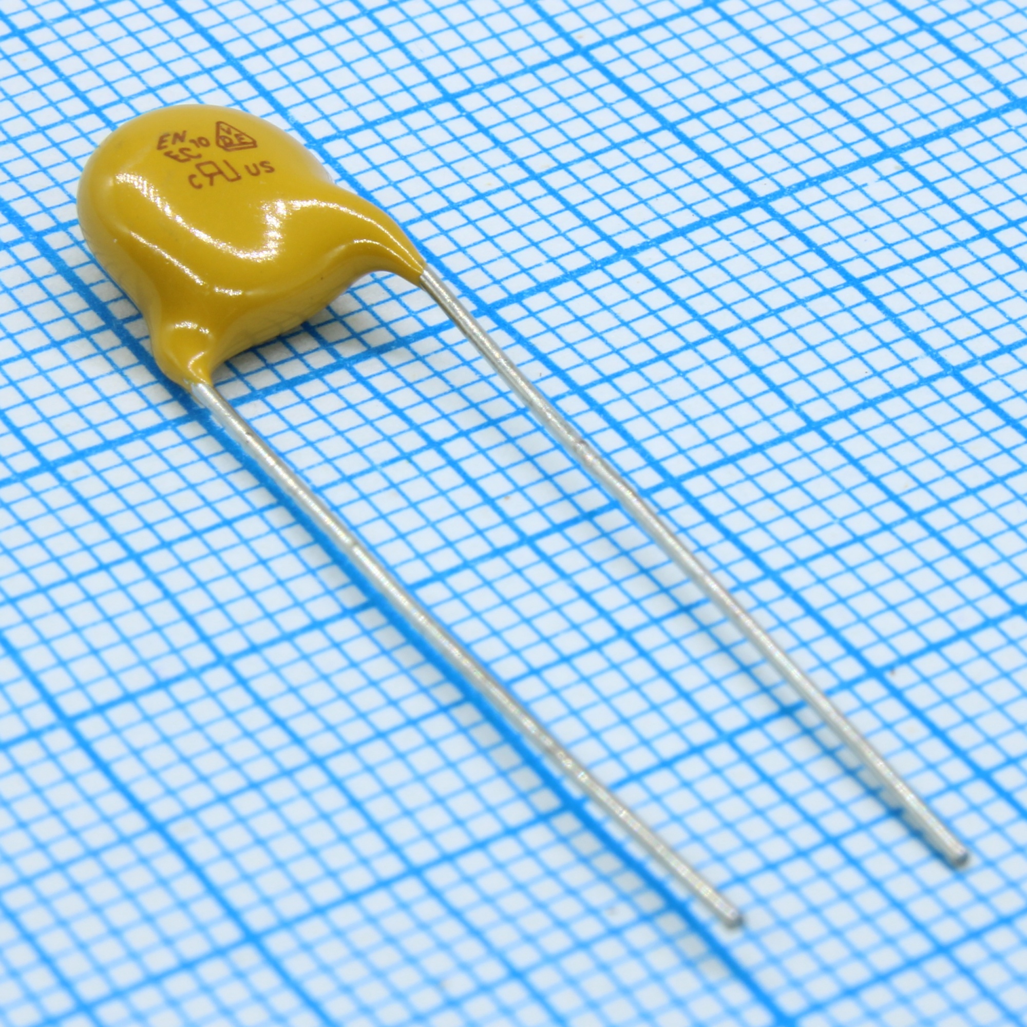 AY2152M31Y5US63L7 - Конденсатор керамический помехоподавляющий X1/Y2 1500пФ 440VAC/300VAC Y5U ±20% (8.5 X 5мм) радиальный