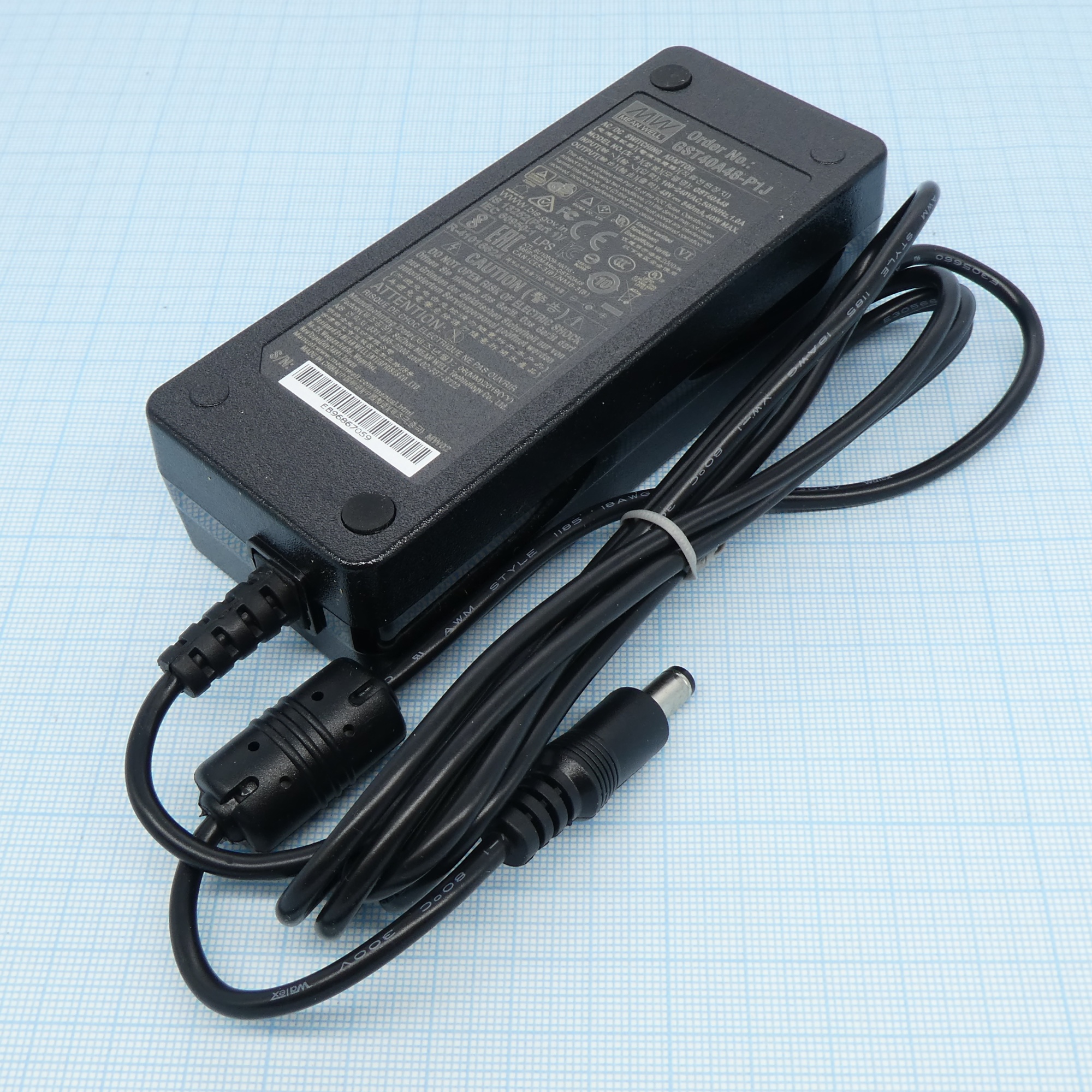 GST40A48-P1J - AC-DC, 40Вт, вход 90...264B AC, 47...63 Гц, 127...370B DC, выход 48B/0.84A, изоляция 3000В AC, 125x50x31.5мм, -30...+70°С, сетевой разъём IEC320-C14, выходной разъем 11, диам. 5.5х2.1мм