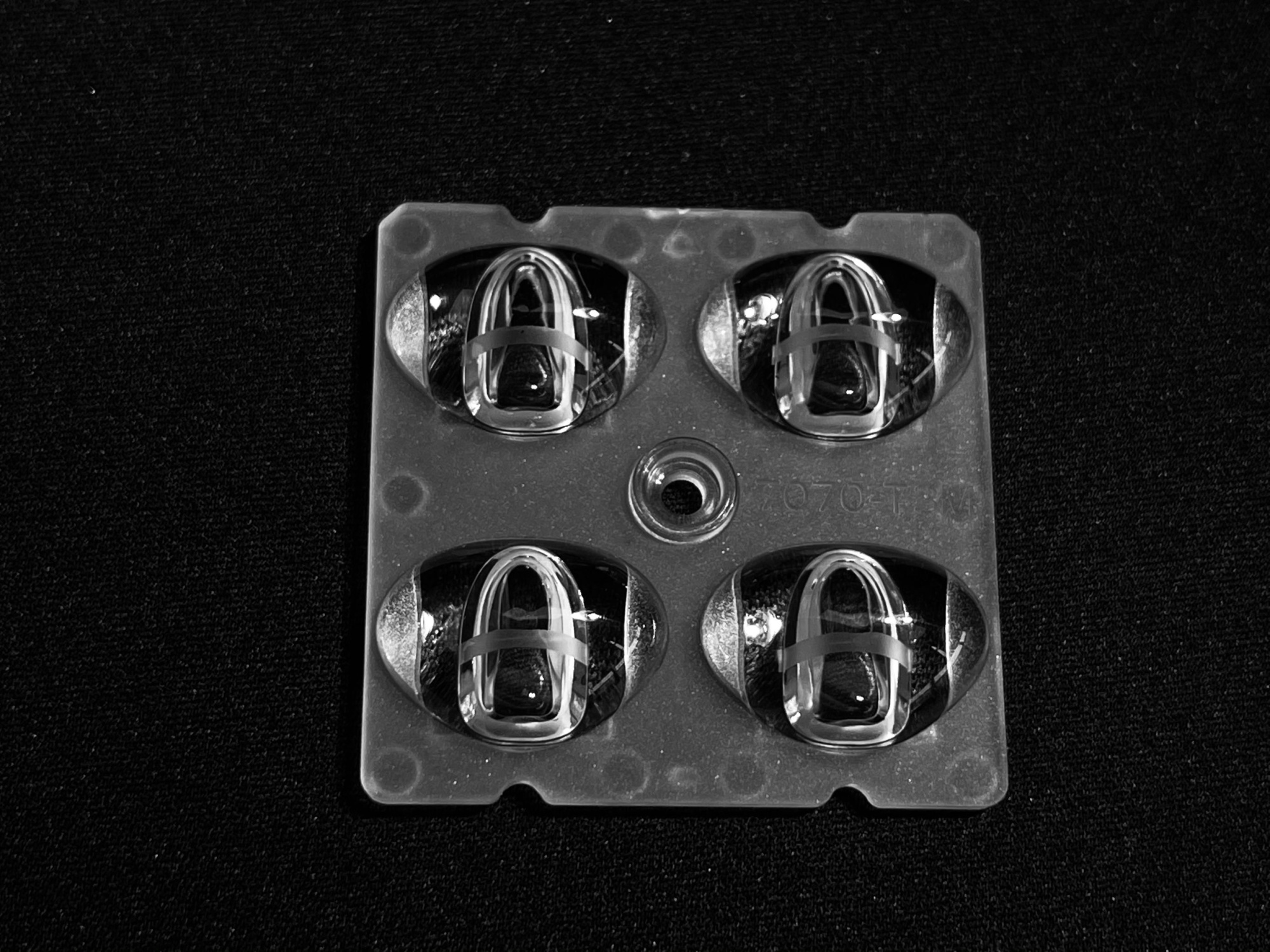 ALST50D4LED5050T3M - Групповая квадратная линза 2x2 на 4 светодиода 5050/3535 эфф=93% диаграмма T3, 50x50mm