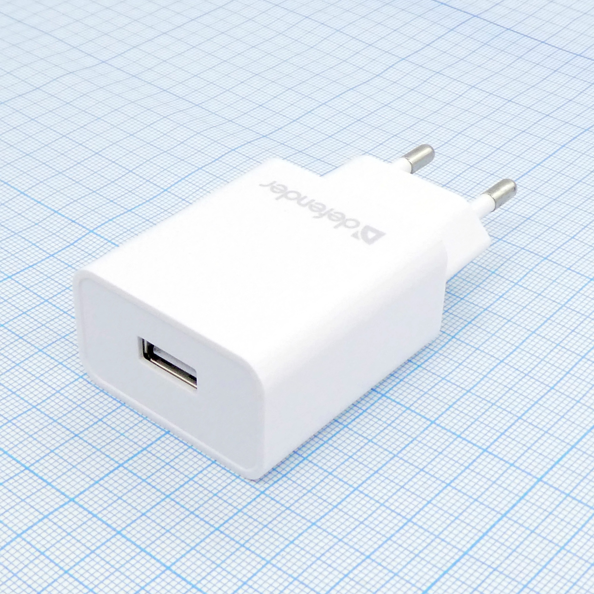 Defender UPA-21 5V/2.1A - сетевой блок питания на один USB разъём