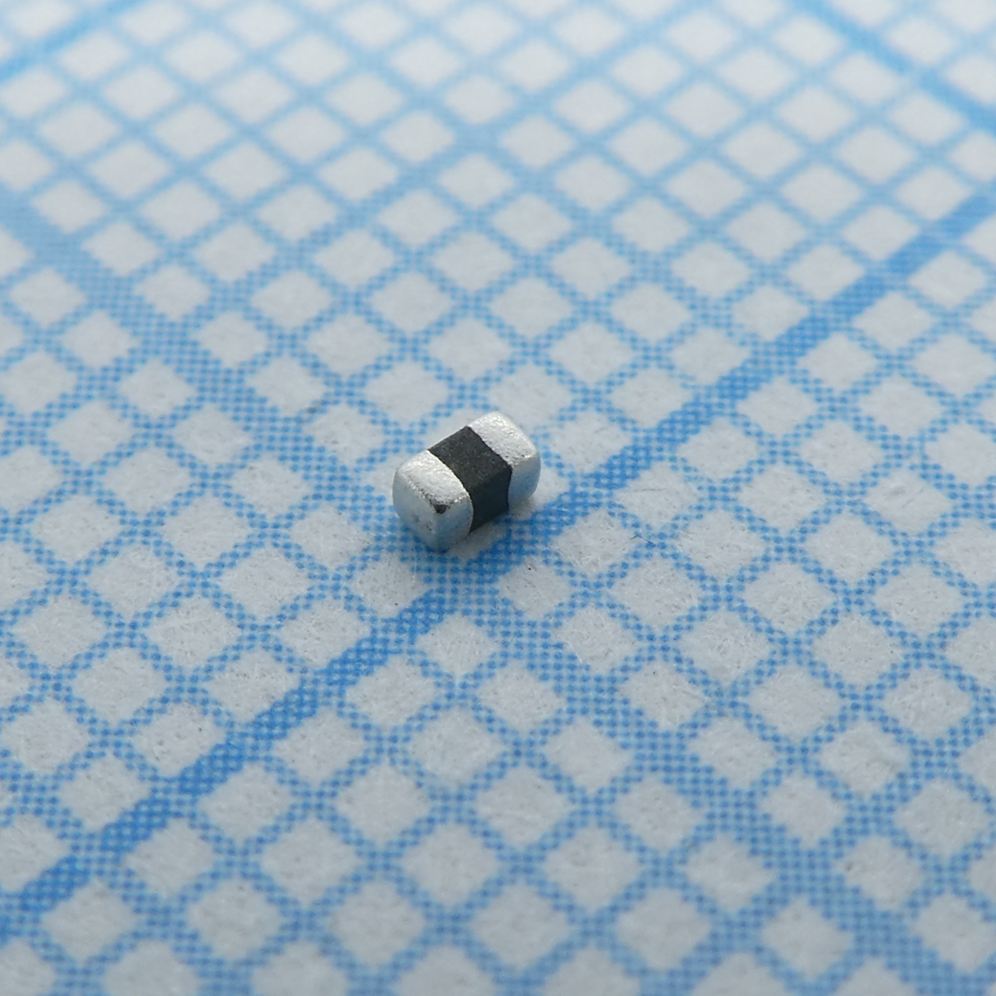 VC06AG18120YAT1A - SMD варистор 0603 14Vac/18Vdc 12pF 1мВт, лента в катушке