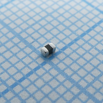 VC06AG18120YAT1A - SMD варистор 0603 14Vac/18Vdc 12pF 1мВт, лента в катушке