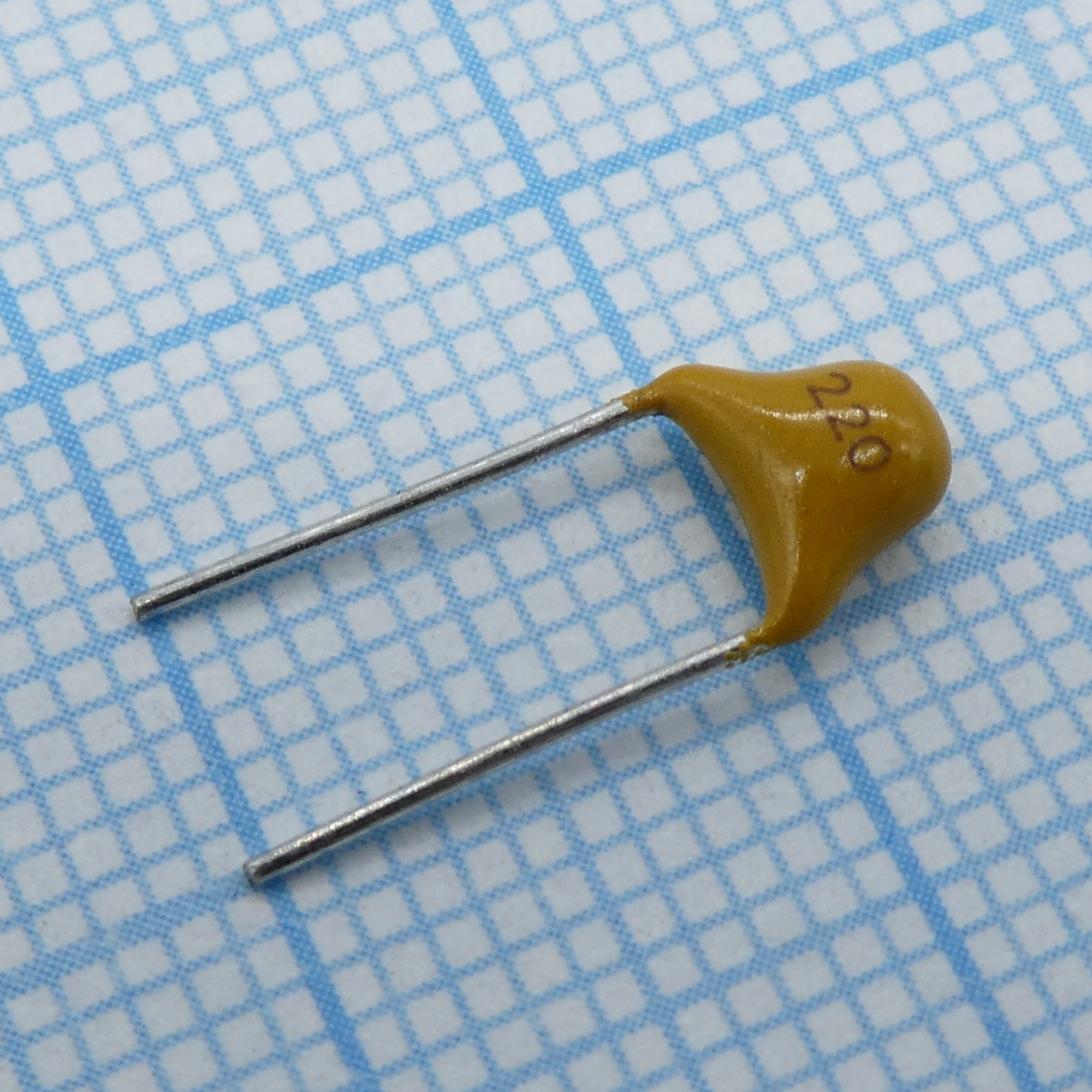 TS170R1H220J8BNB0R - Конденсатор керамический многослойный 22пФ 50В NPO ±5% радиальный 5.08мм 125°C россыпь