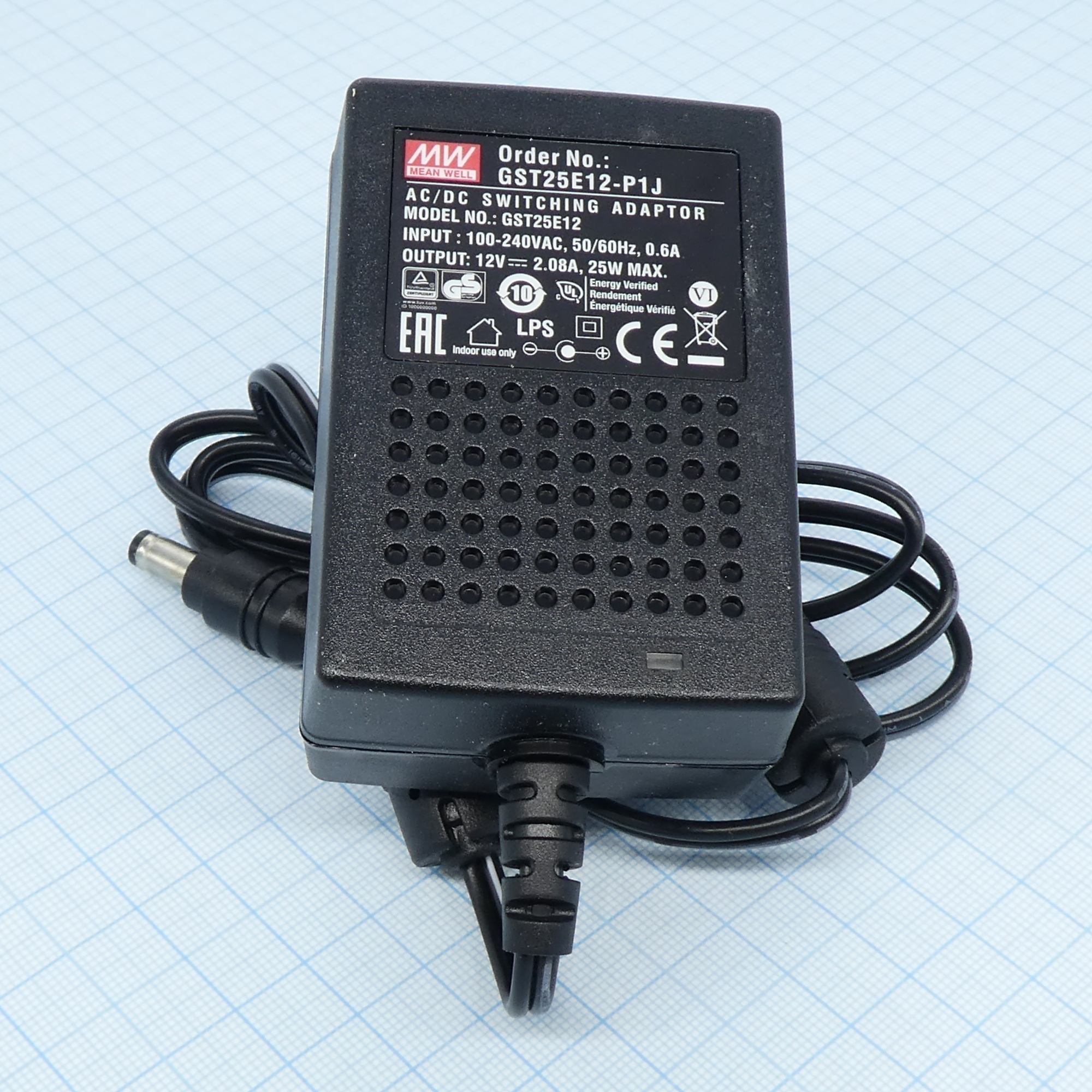 GST25E12-P1J - AC-DC, 25Вт, вход 85...264B AC 47...63 Гц, выход 12B/2.08A, изоляция 3000В AC, 79x54x33мм, -30...+70°С, выходной разъем 11, диам. 5.5х2.1мм