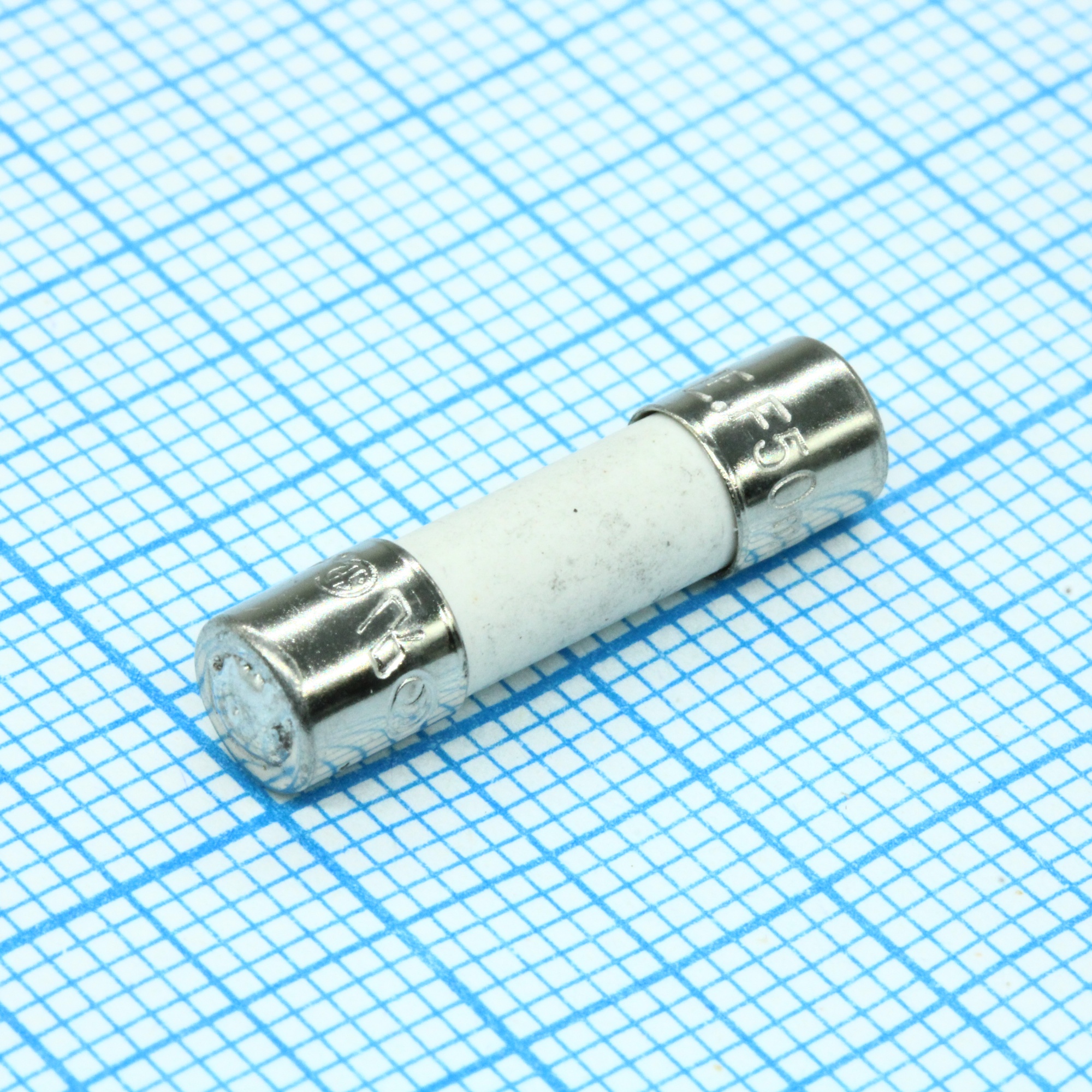 0216.050MXP - Миниатюрный быстродействующий предохранитель 0.05А 250В 5X20мм в керамическом корпусе россыпь