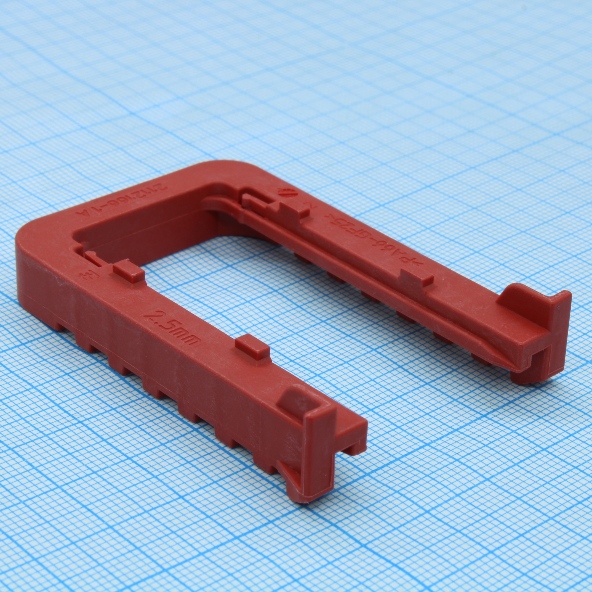 2112166-1 - Пластиковая скоба для фиксации разъема 21 контактов на панели Leavyseal Series