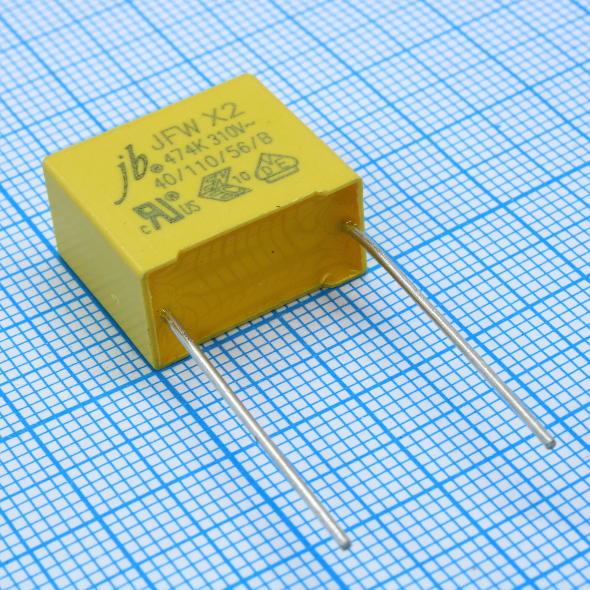 JFW0A9474K150000B - Конденсатор пленочный помехоподавляющий X2 0,47мкФ 310VAC ±10% 18х9.5х15.5мм радиальный 15мм 105°C россыпь