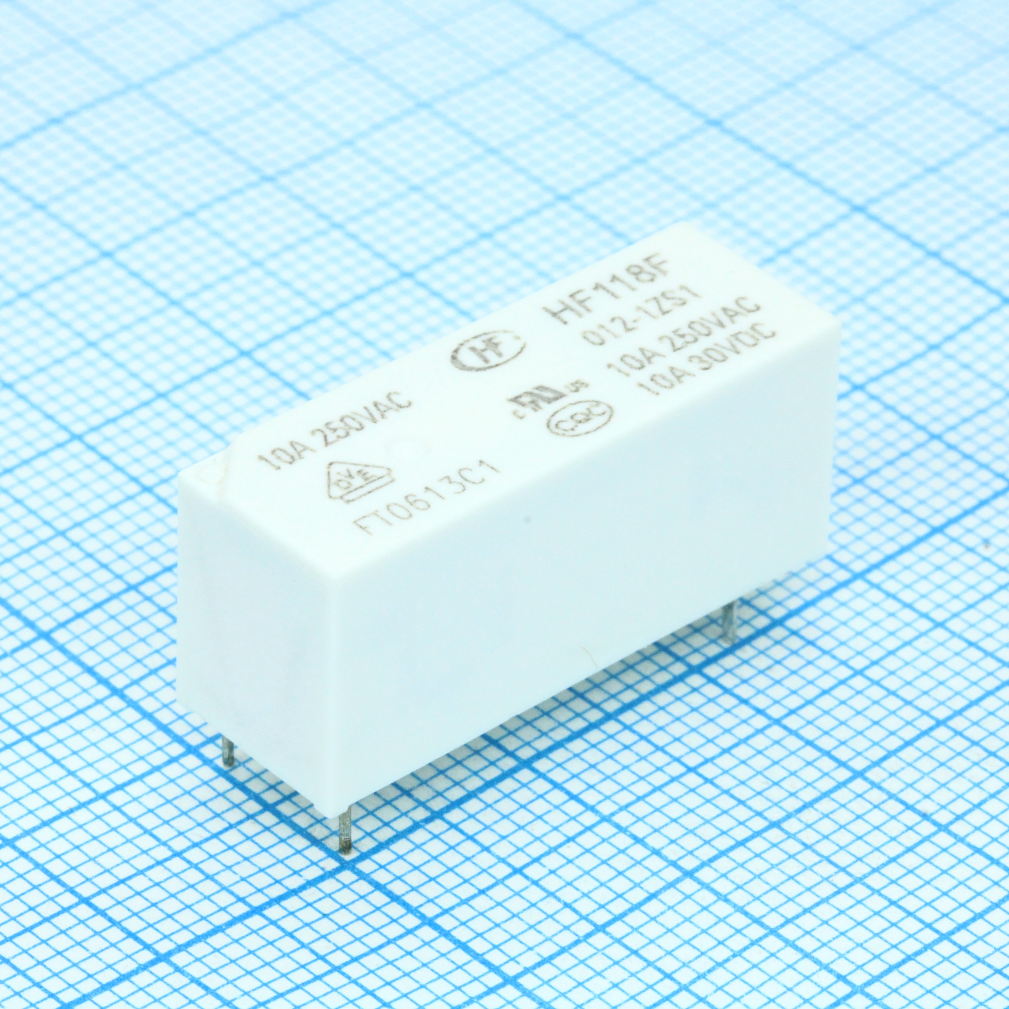 HF118F/012-1ZS1 - Реле силовое, 8 A SPDT (один полюс-два направления) катушка 12В