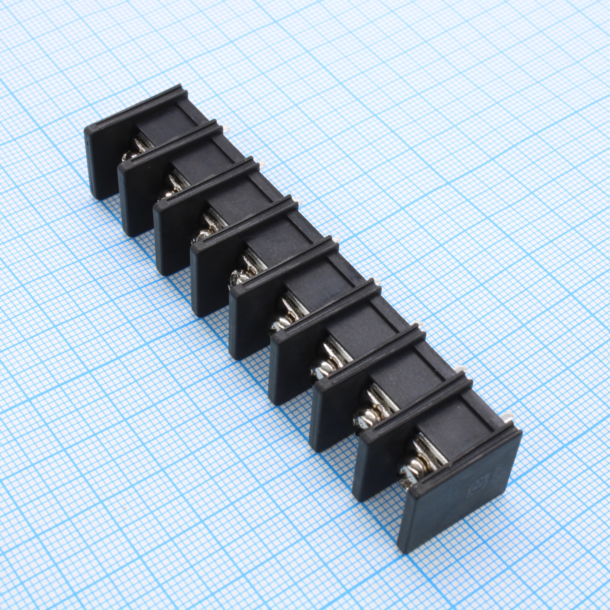 GT55C-B-08P-13-00 - Барьерный клеммный блок 8 контактов. Серия GT55C-B