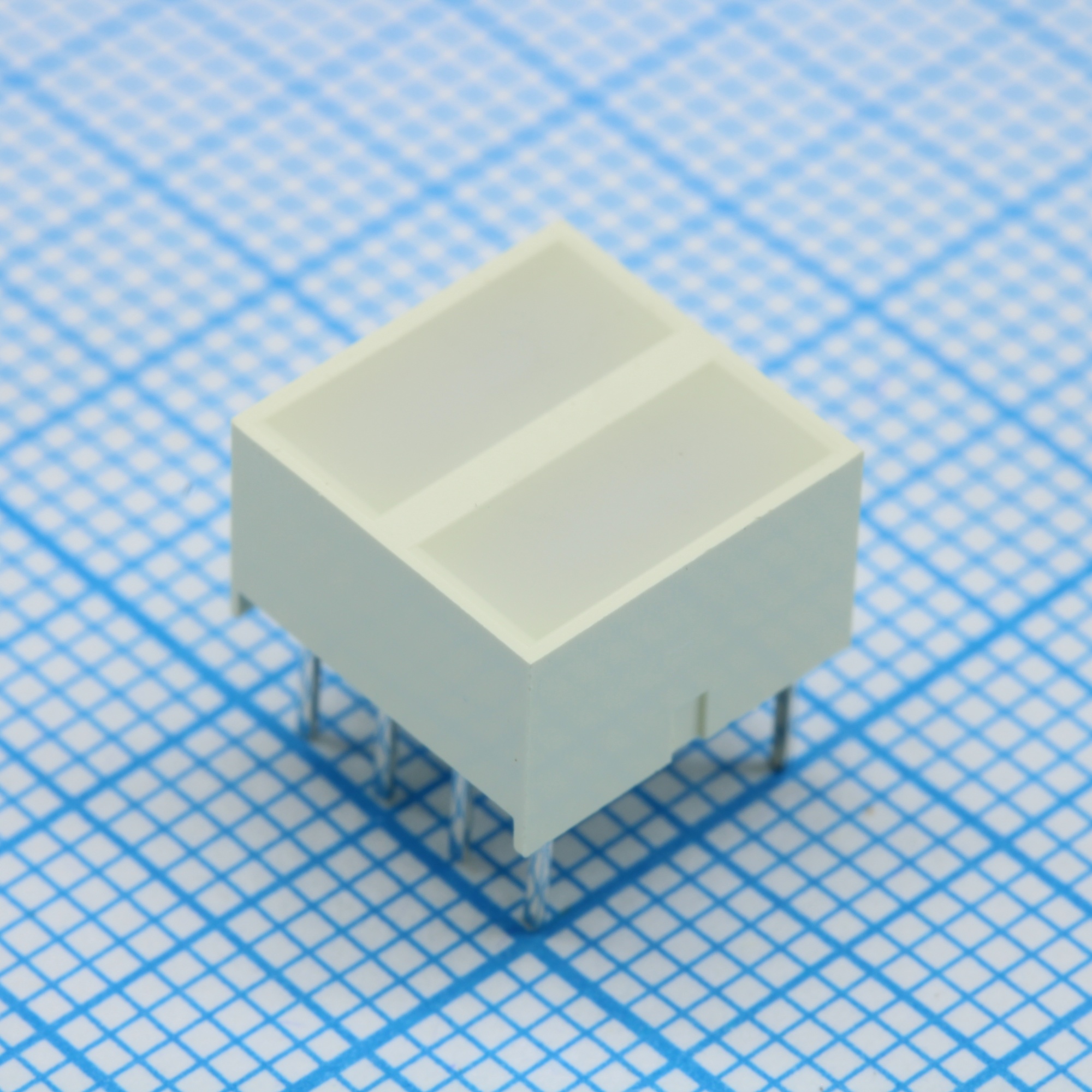 KB-2700SYKW - Светодиодный модуль 4хLEDх8,89х3,81мм/яркий желтый/590нм/200-3700мКд/белый матовый