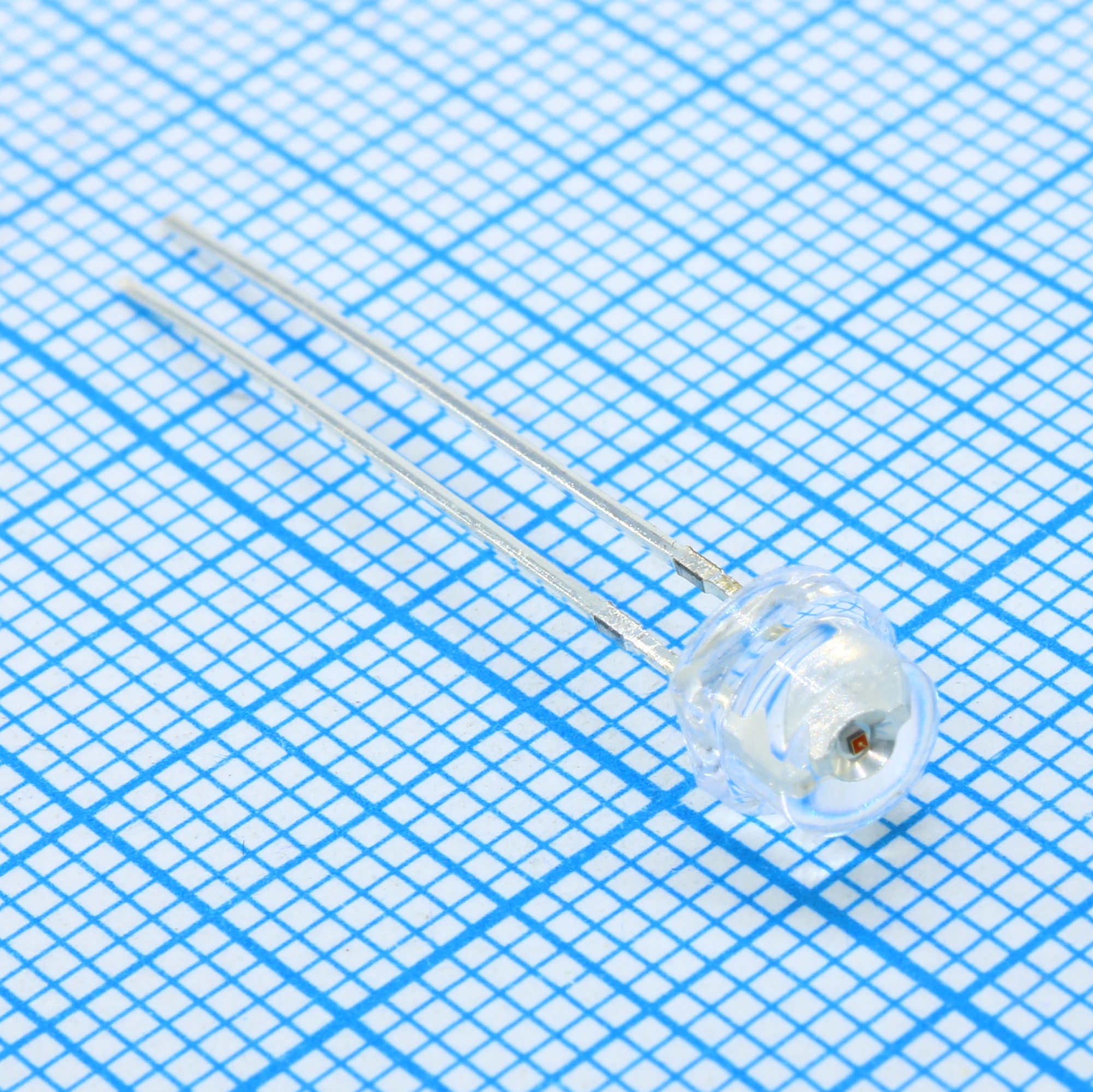 FYL-48D3LUYC1A - Светодиод 4,8мм/желтый/590нм/570мкд/прозрачный/140°