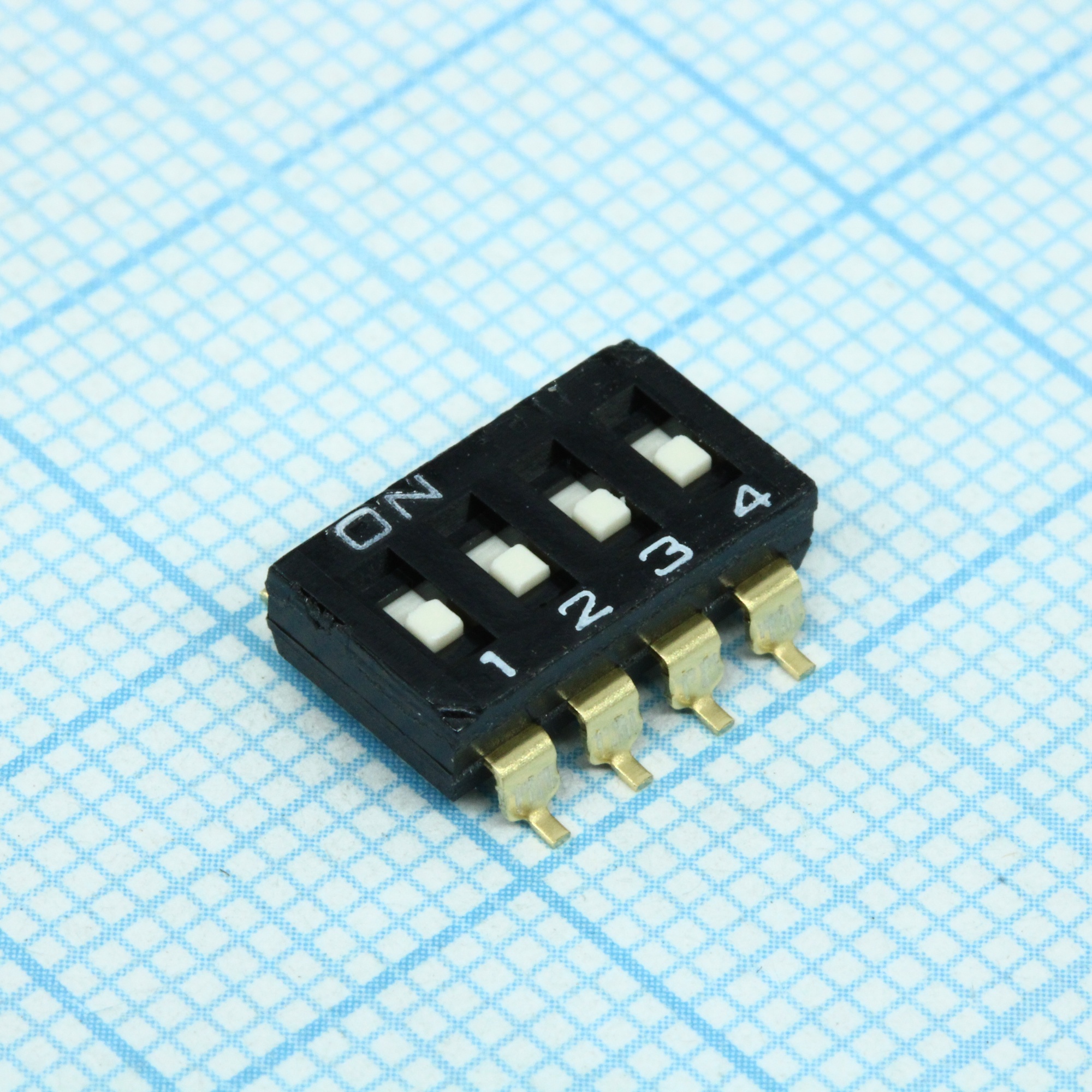 A6S4101H - Переключатель DIP 4 позиции 0.025А 24В утопленный движок 1000 циклов шаг 2.54мм SMD монтаж туба