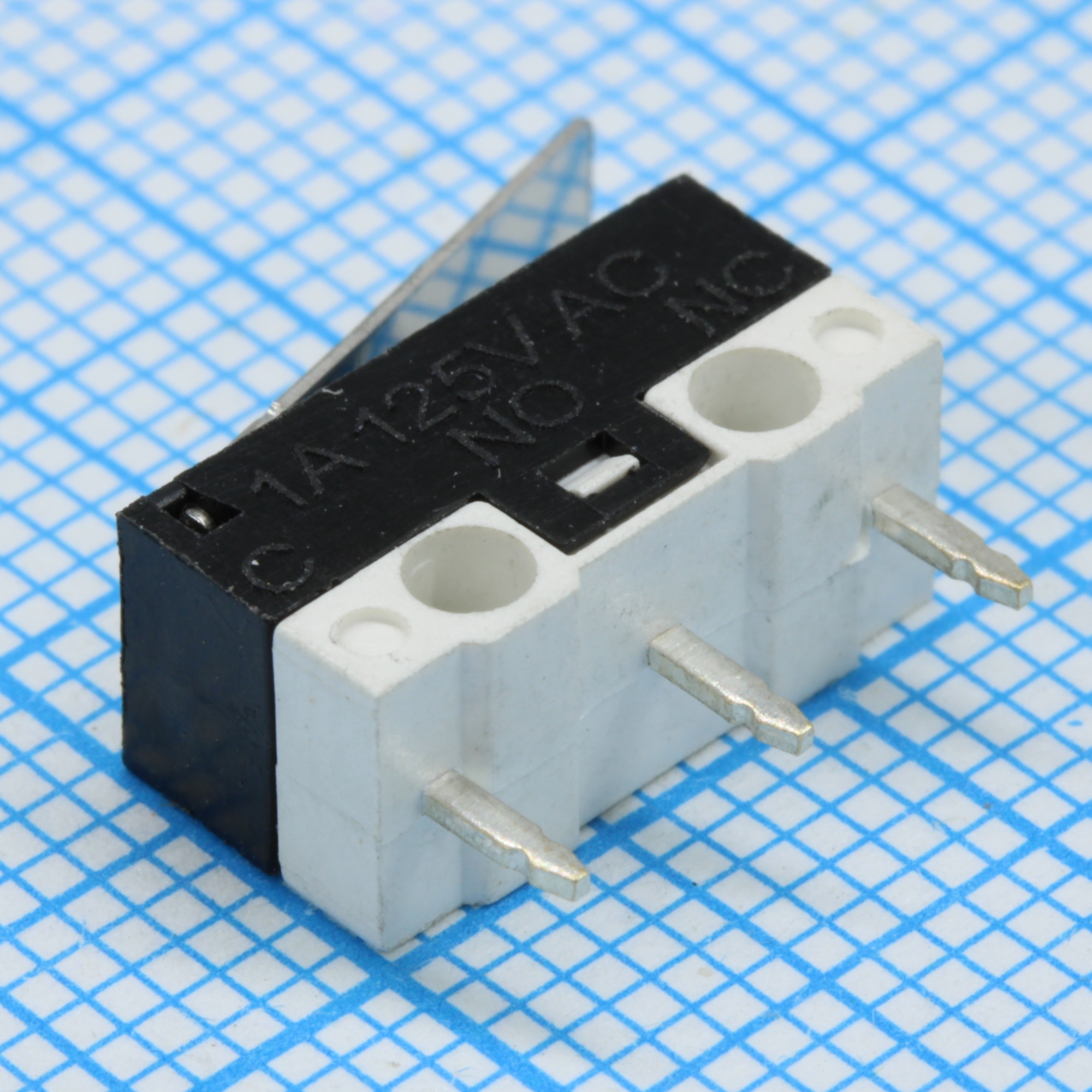 L-KLS7-KW10-Z3P030 - Микропереключатель с лапкой 14мм 1А 30гр