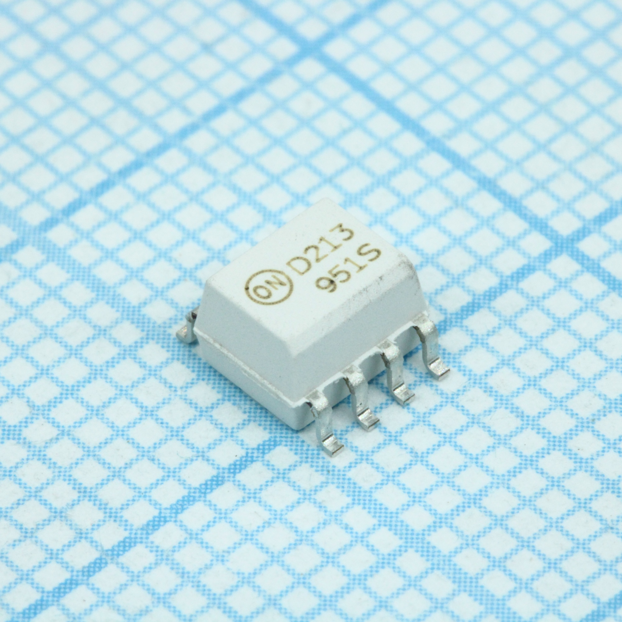 MOCD213M - Оптопара транзисторная двухканальная 2.5кВ /70В 0.15A Кус=100%... 0.25Вт -40...+100°C