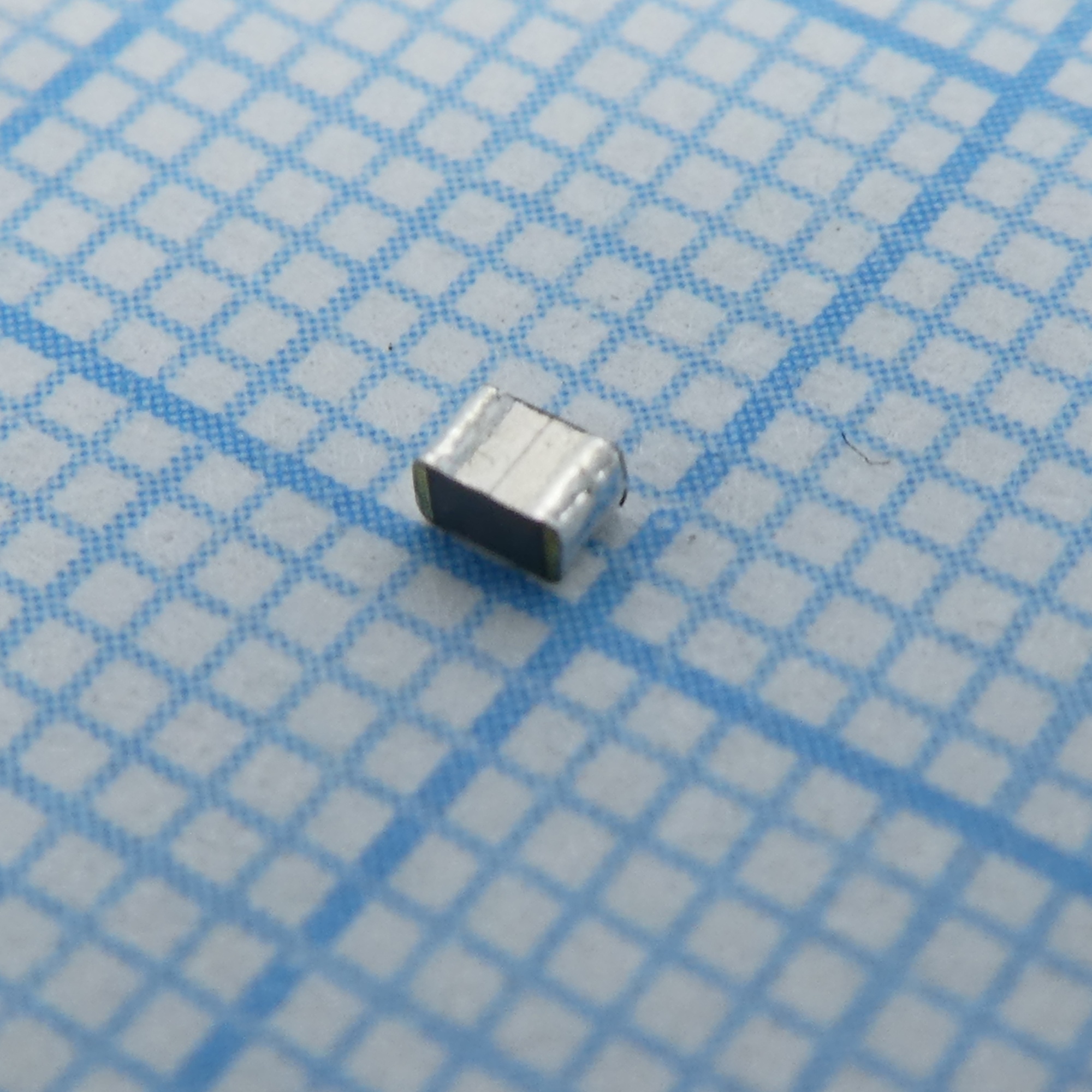 ECHU1C103JX5 - Металлоплёночный конденсатор SMD 0805 0.01uF ±5% 16V (2 X 1.25 X 1.1mm) 85C T/R