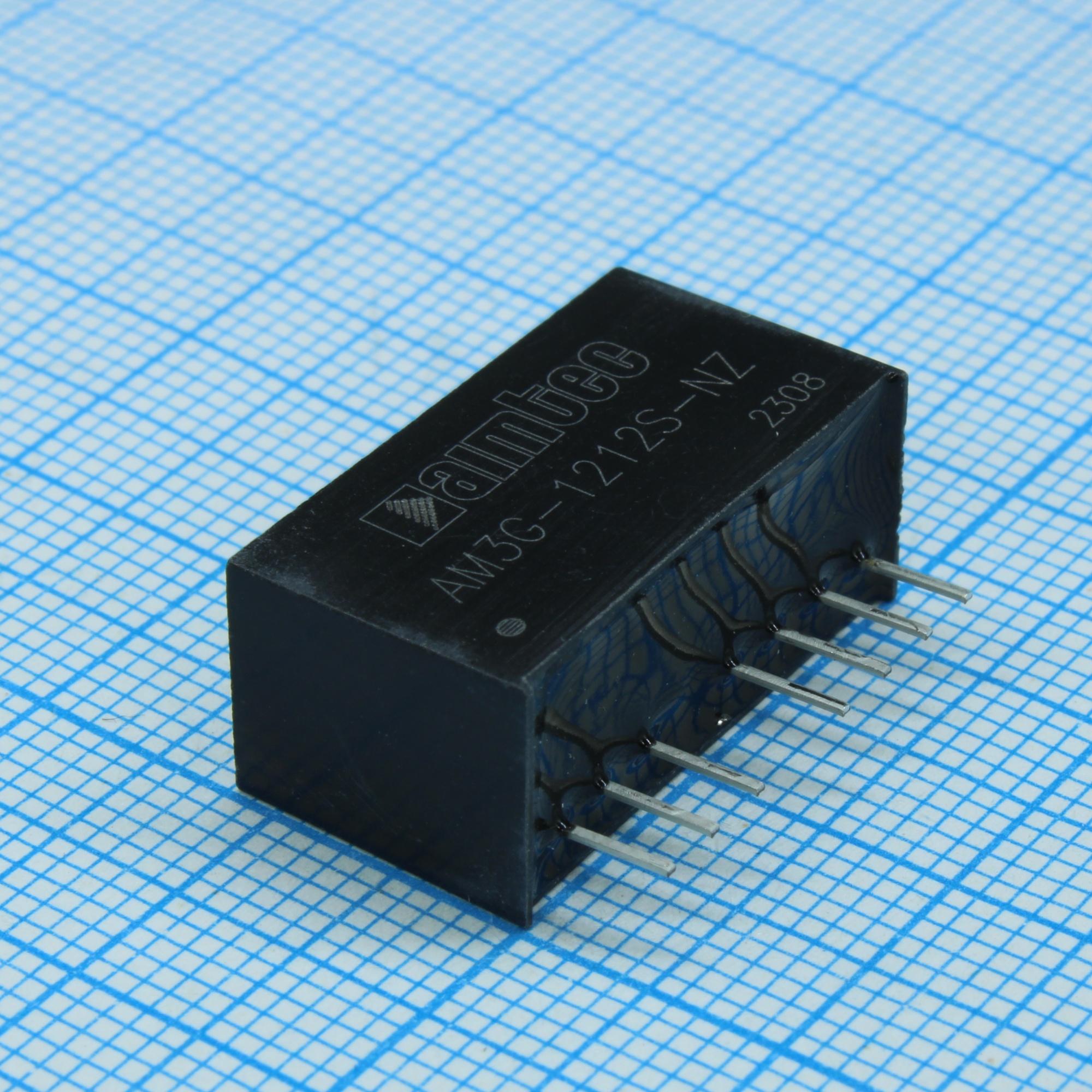 AM3G-1212S-NZ - DC/DC, 3Вт, вход 9…18В, выход 12В/0.25А, изоляция 1500В DC, КПД 82%, максимальная емкостная нагрузка не более 680мкФ, вход On/Off, SIP8, 22x9.5x12мм, -40…100°C, пластик