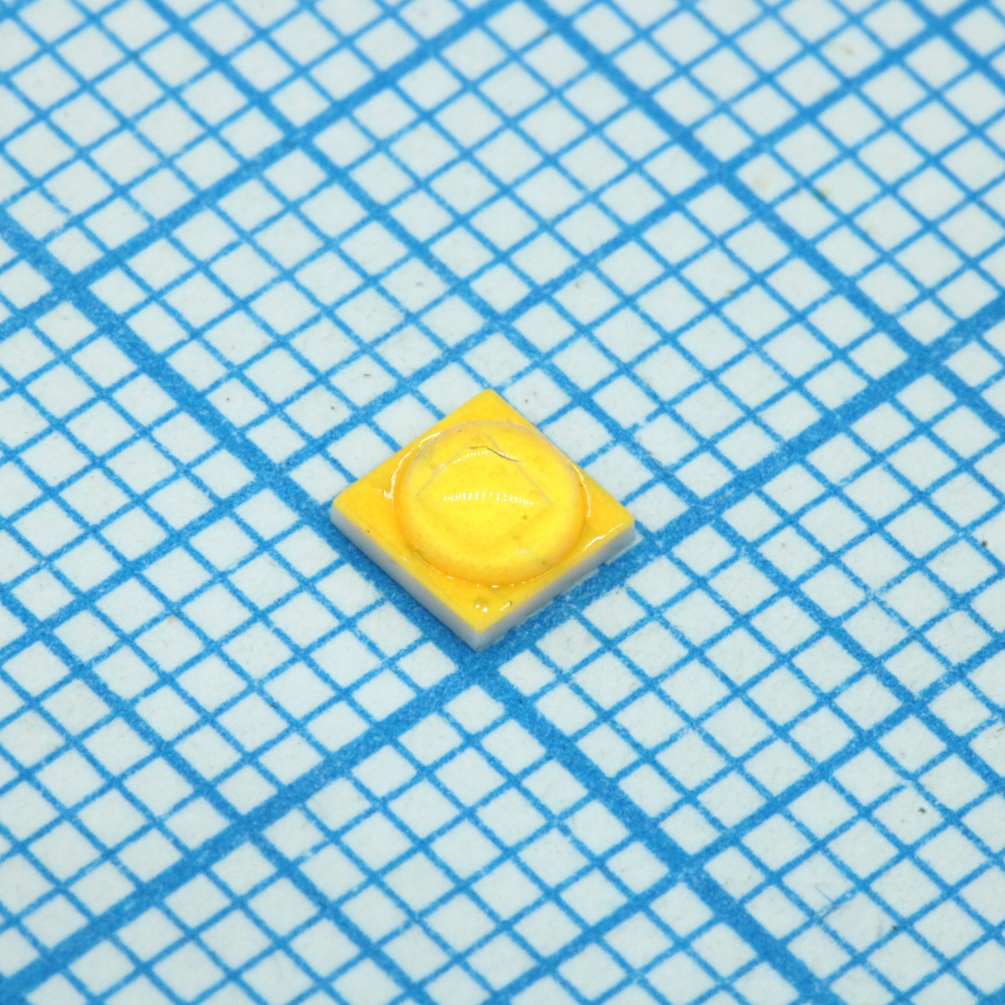 HL-C3535F77W1KA(RA1)-FC (3000K) - 3,45х3,45мм/ белый/ 3000К/ 150лм при 350мА или 265лм при 700мА/ 3Вт/ 2.85В/ Ifmax=1A/ CRI=70/ 130°