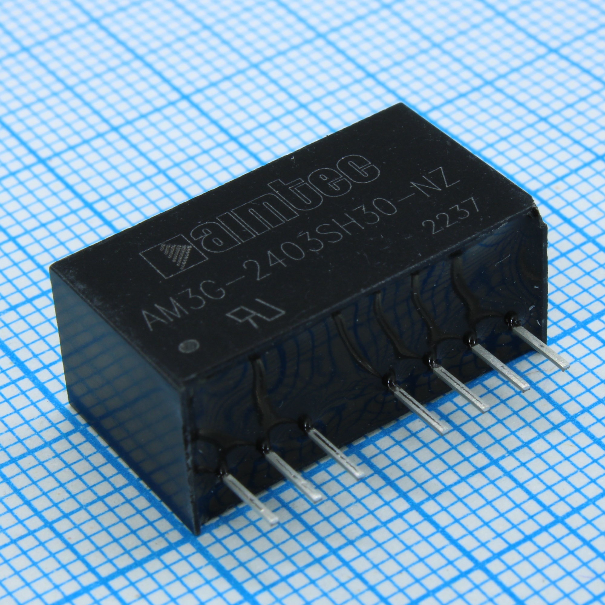 AM3G-2403SH30-NZ - DC/DC, 3Вт, вход 18…36В, выход 3.3В/0.758А, изоляция 3000В DC, КПД 74%, максимальная емкостная нагрузка не более 2700мкФ, вход On/Off, SIP8, 22x9.5x12мм, -40…100°C, пластик