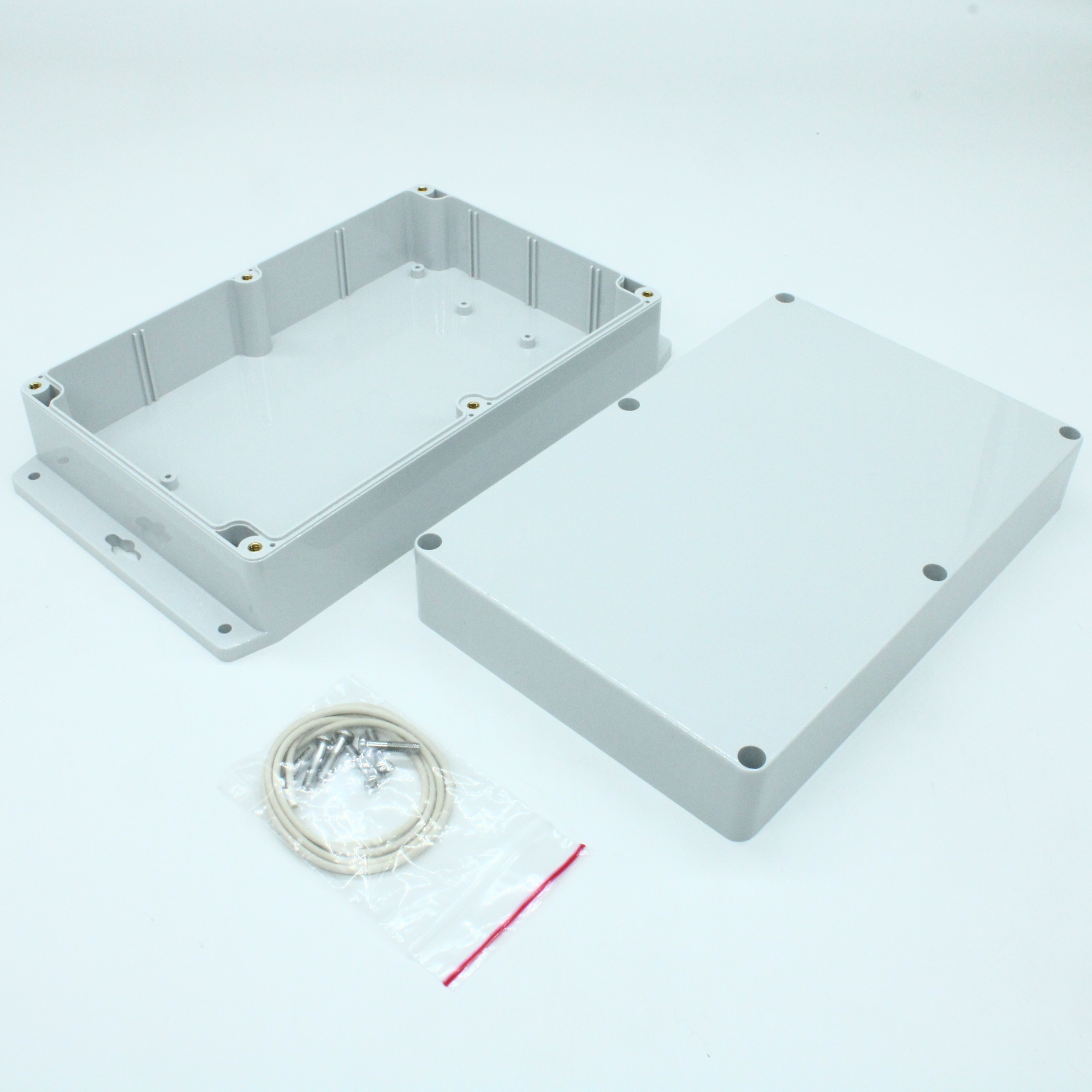 G232MF - Герметичный корпус из поликарбоната с фланцем, IP65, светло-серый