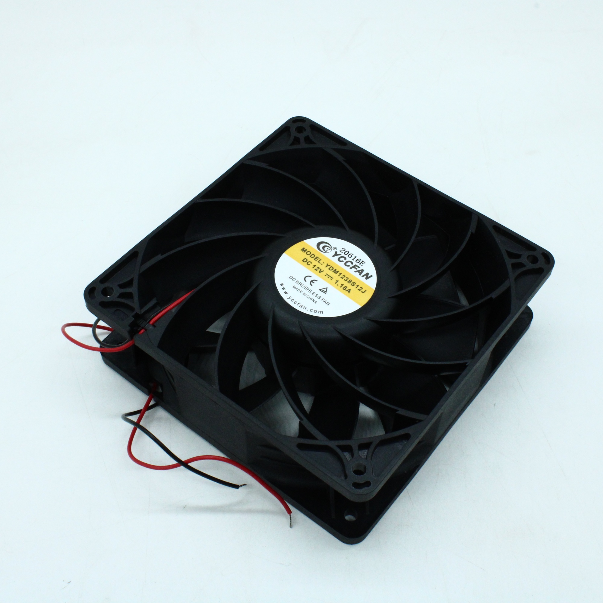 YDM1238S12J - Вентилятор 12В 120х120x38 S 3200 об/мин, 251.2м3/час, 51.9дБ, подшипник скольжения, тип вывода - провод