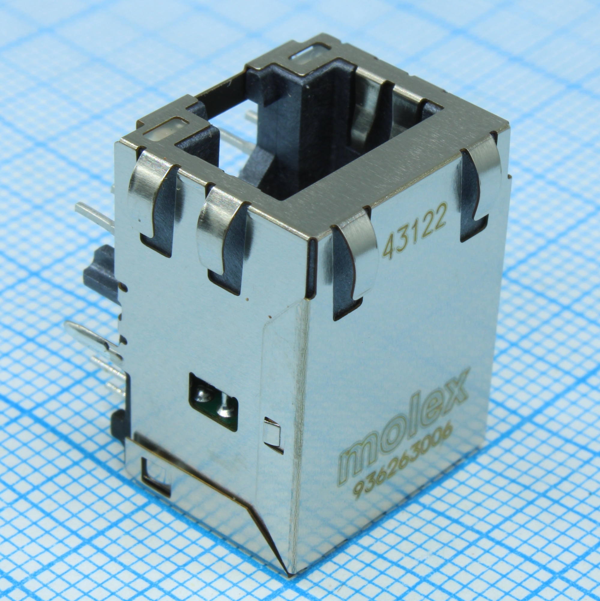 936263006 - Соединитель RJ-45 розетка  8 контактов шаг 1.27мм угловой монтаж в отверстие 14 терминалов 1 порт лоток