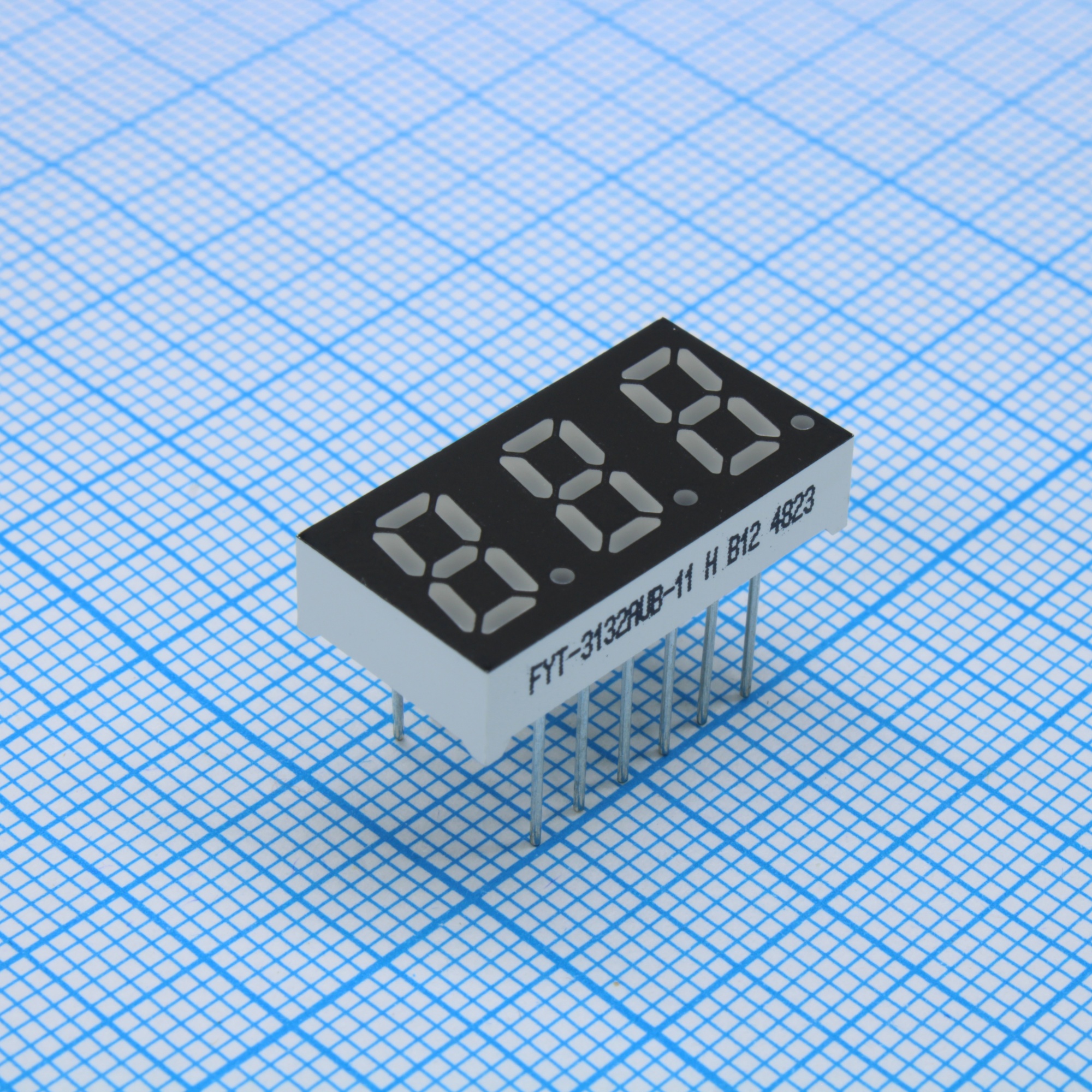 FYT-3132AUB-11 - 3-х разрядный индикатор 8мм/синий/470нм/80-120мкд/ОК