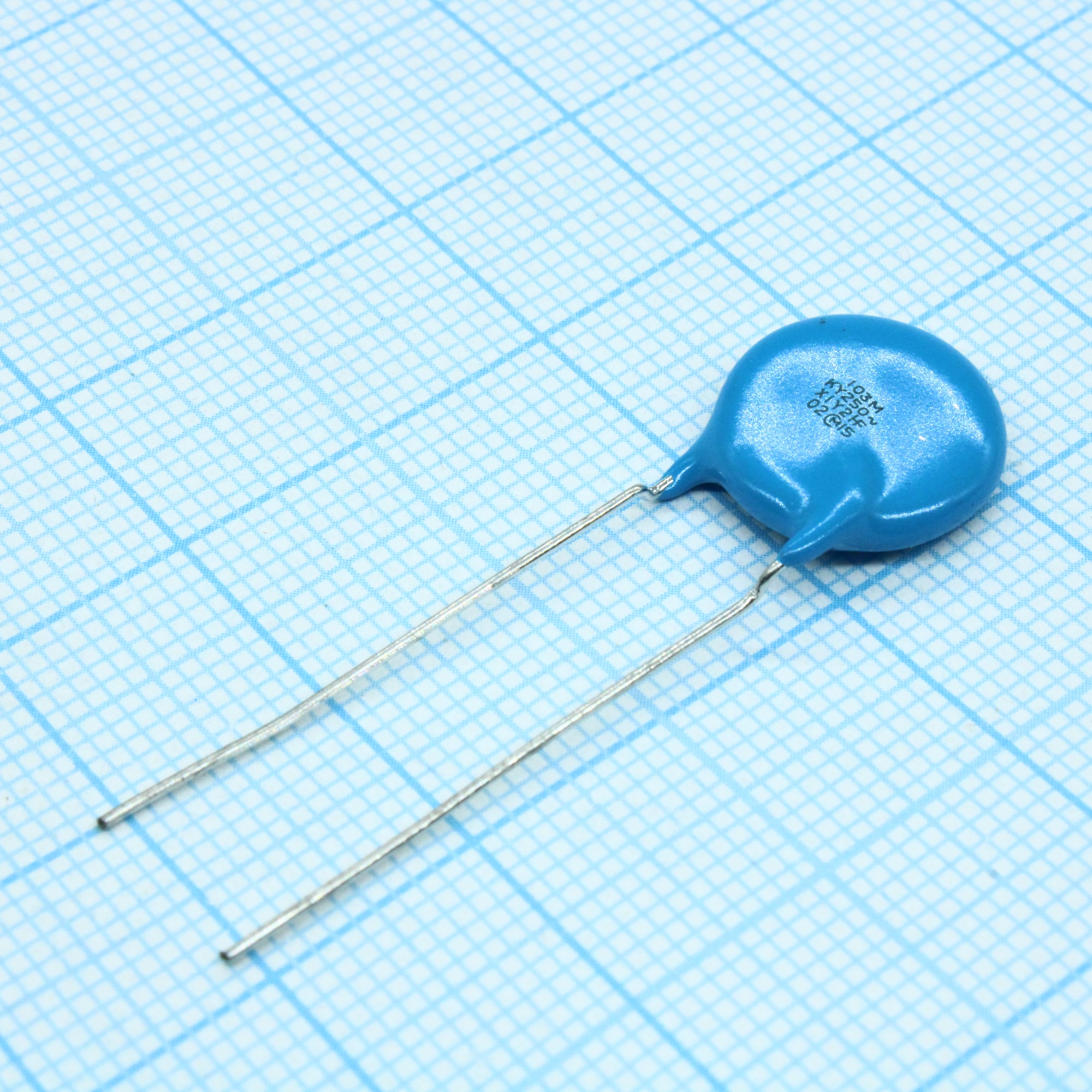 DE2F3KY103MA3BM02F - Конденсатор керамический помехоподавляющий радиальный X1/Y2 0.01uF 250VAC E 20% (14 X 5mm) шаг 7.5mm 125C Bulk