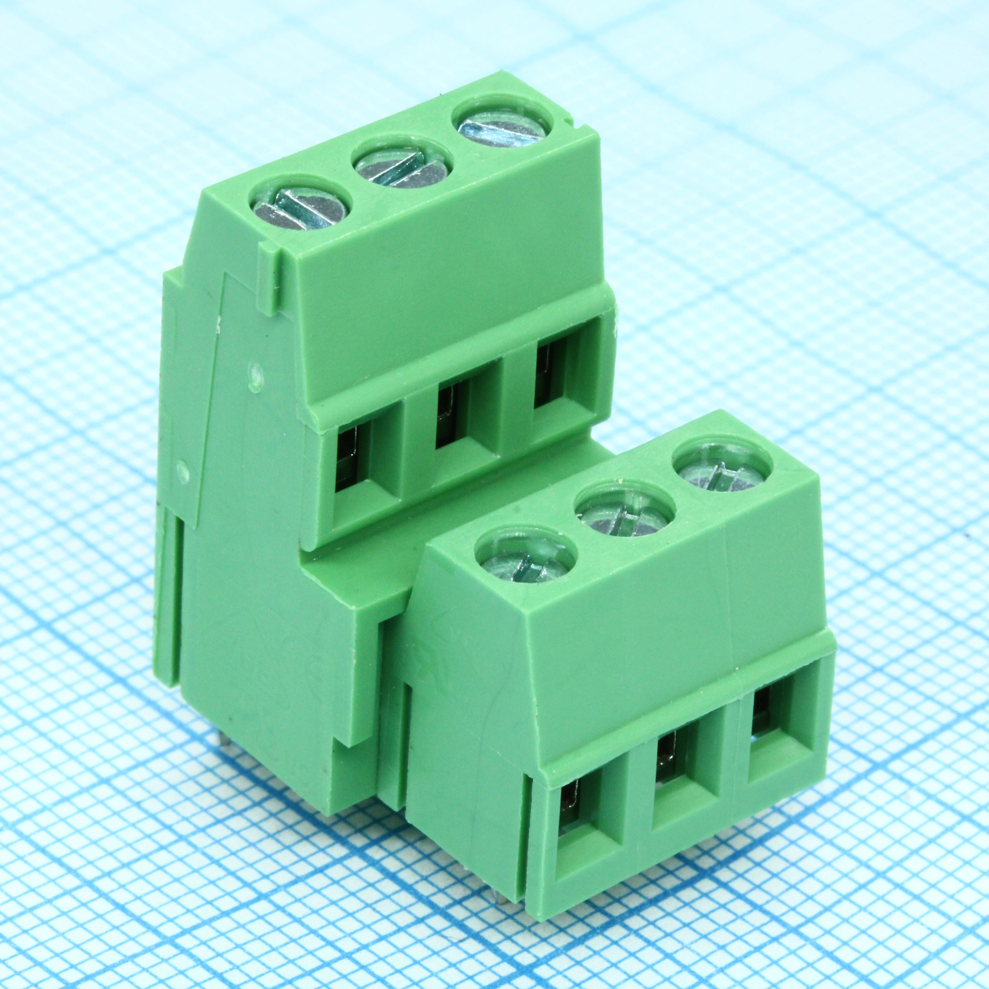 DG500A-5.08-06P-14-00A(H) - Винтовой клеммный блок c рельефной обоймой, 6 контактов шаг 5.08мм зеленый