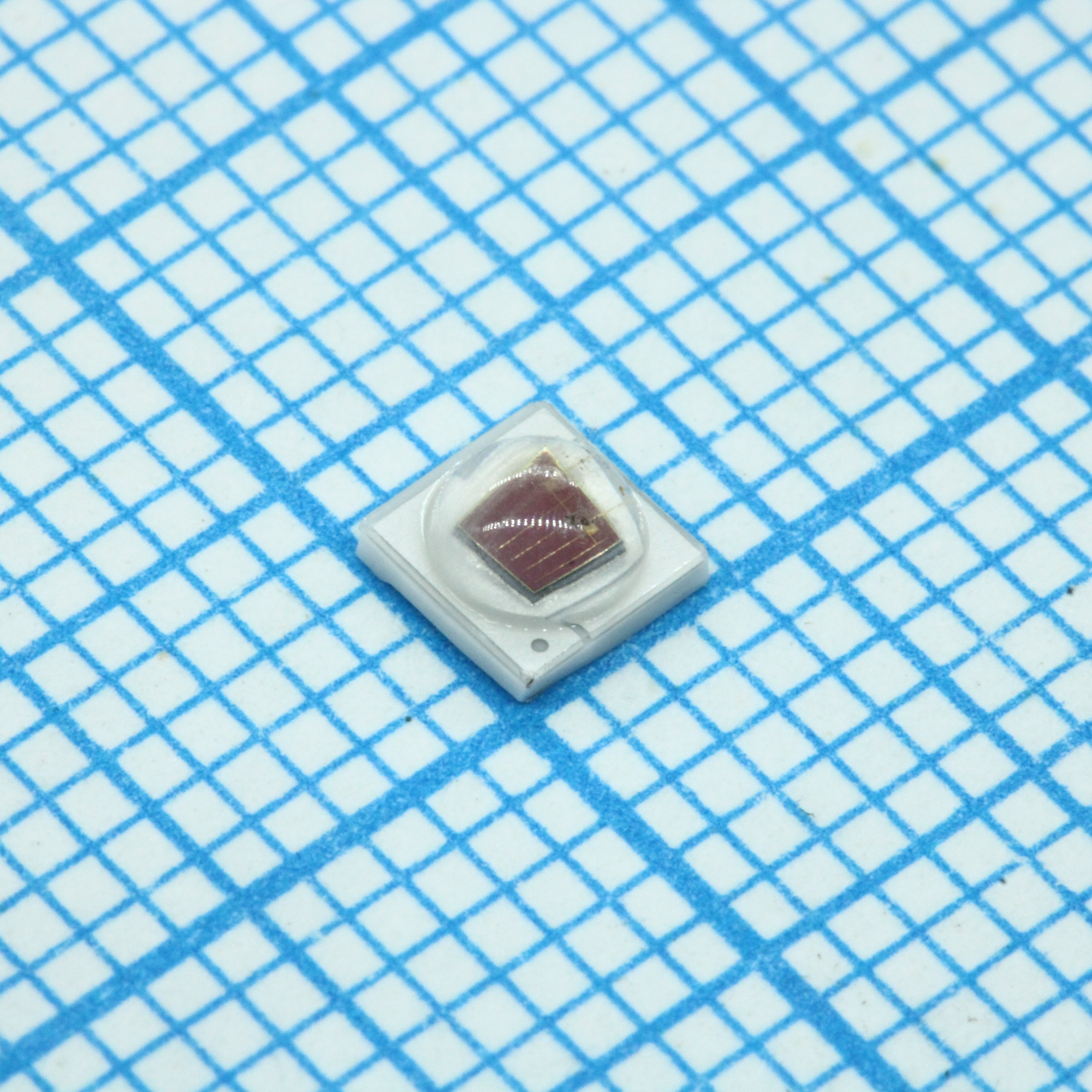 HL-C3535F5R3GA-ZW - Светодиод smd 3,45х3,45мм/красный/640нм/35-55Лм 550mW при 700мА/1Вт/2.2-3В/130°