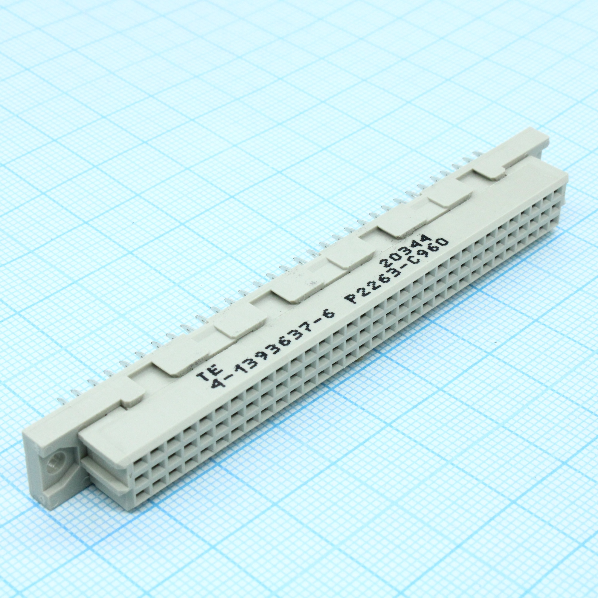 4-1393637-6 - Розетка на плату  шаг 2.54мм 96 контактов 3 ряда монтаж в отверстие