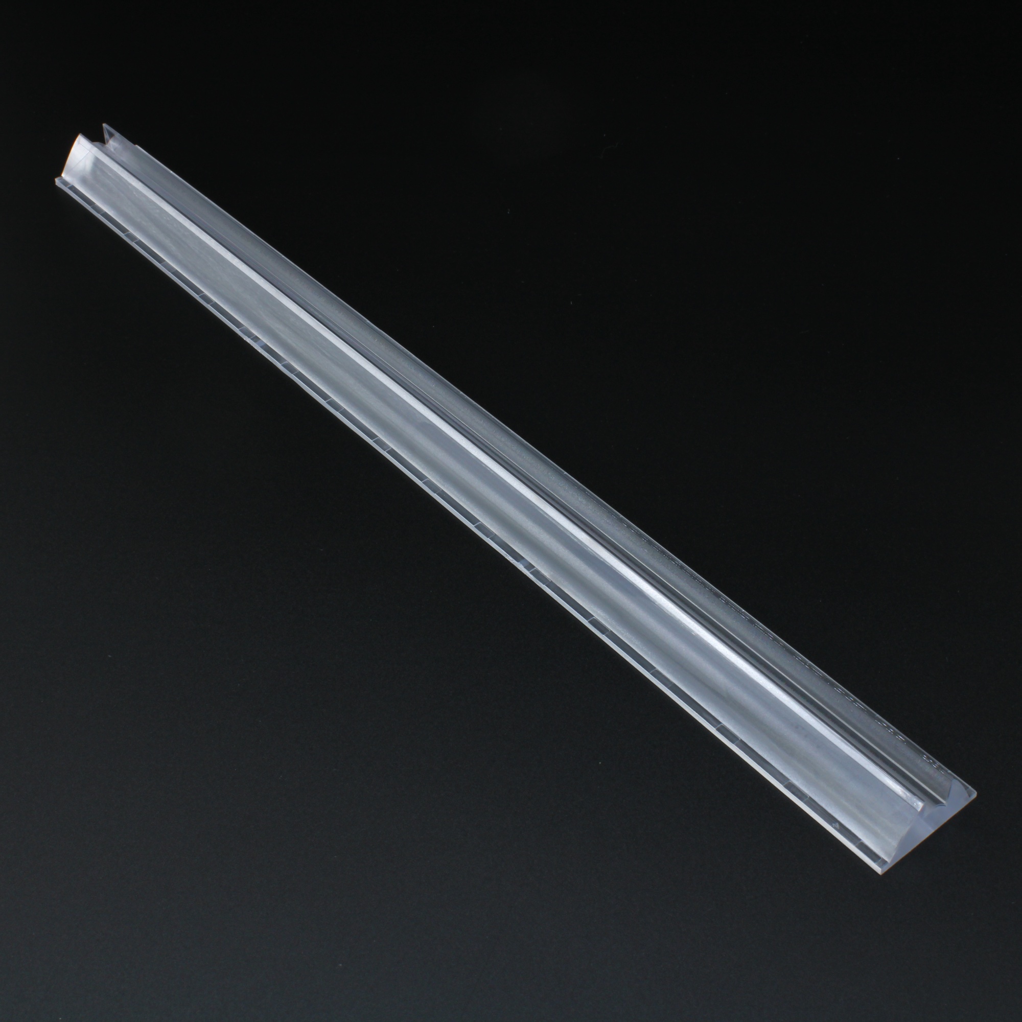 blackboard lighting lens - Линейная линза для освещения школьной доски под светодиоды 2835/3030,  эфф>87%, ~17°x83°, UGR<16, 300mmx21.9mm  H:11,8mm, PC