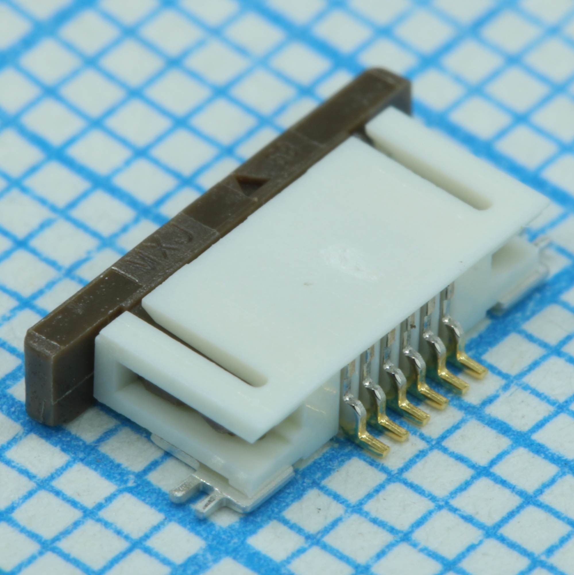 527460671 - Соединитель FFC/FPC 6 контактов шаг 0.5мм угловой SMD серия Easy-On™ лента на катушке