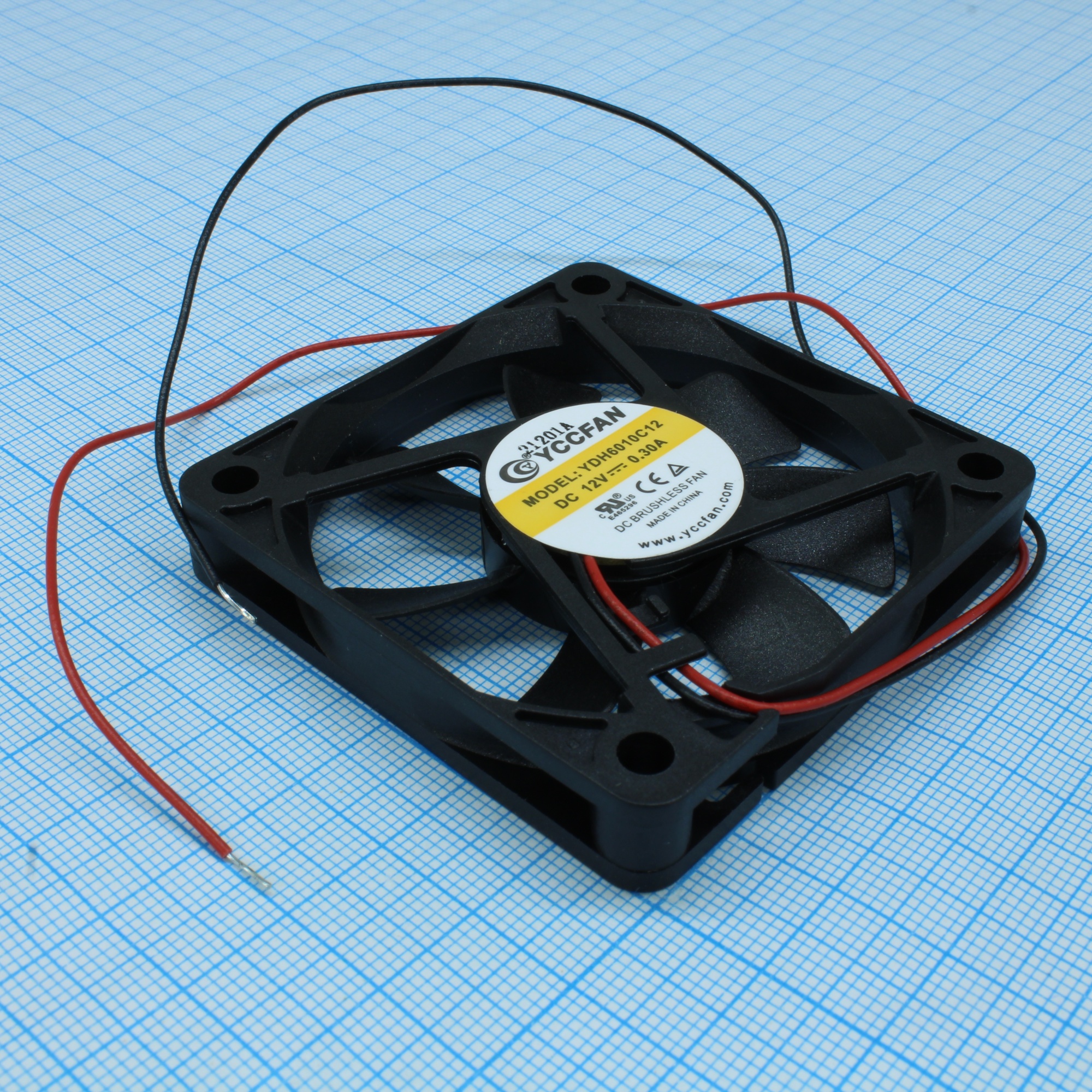 YDH6010C12 - Вентилятор 12В 60х60x10 C, 1.8Вт, 5000 об/мин, 30.64м3/час, 33.84дБ, подшипник скольжения CycleSeal, тип вывода - провод