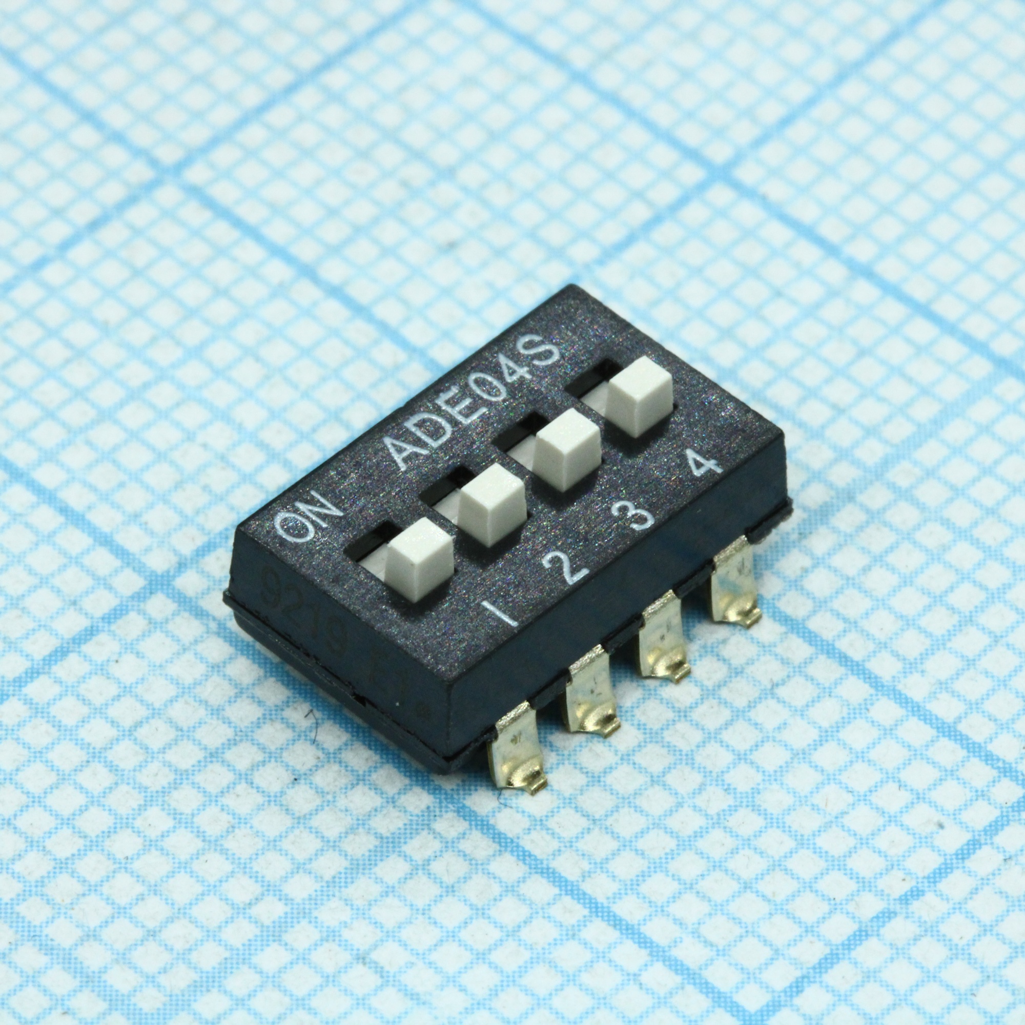 1825058-7 - Переключатель DIP Switches; Конфигурация: SPST; Контакты: 4; Шаг: 2.54