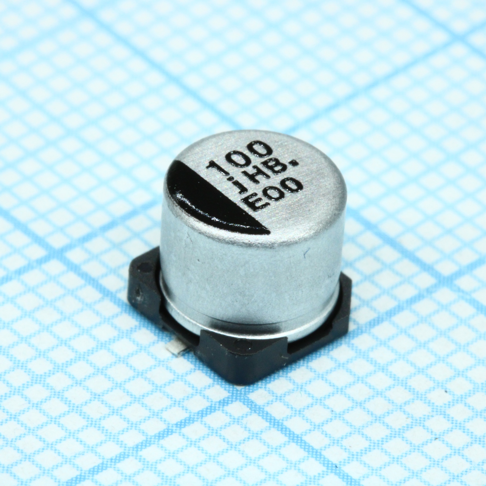 EEEHB0J101P - Конденсатор алюминиевый электролитический 100мкФ 6.3В ±20% (6.3 X 5.8мм) для поверхностного монтажа 71мА 2000час 105°С автомобильного применения лента на катушке