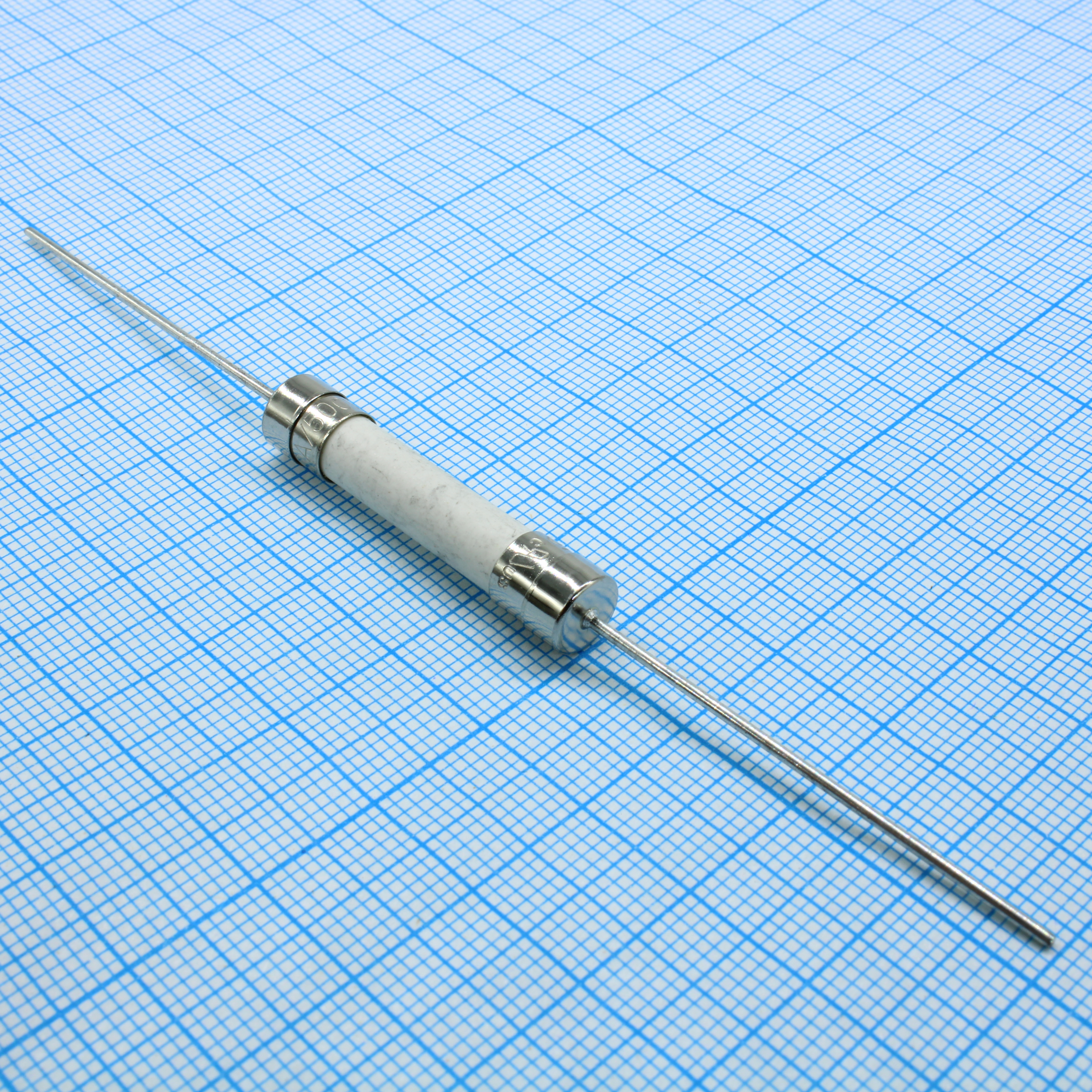 0505030.MXEP - Предохранитель миниатюрный быстродействующий 30A 500В аксиальный 6.3 X 32мм  керамический россыпь