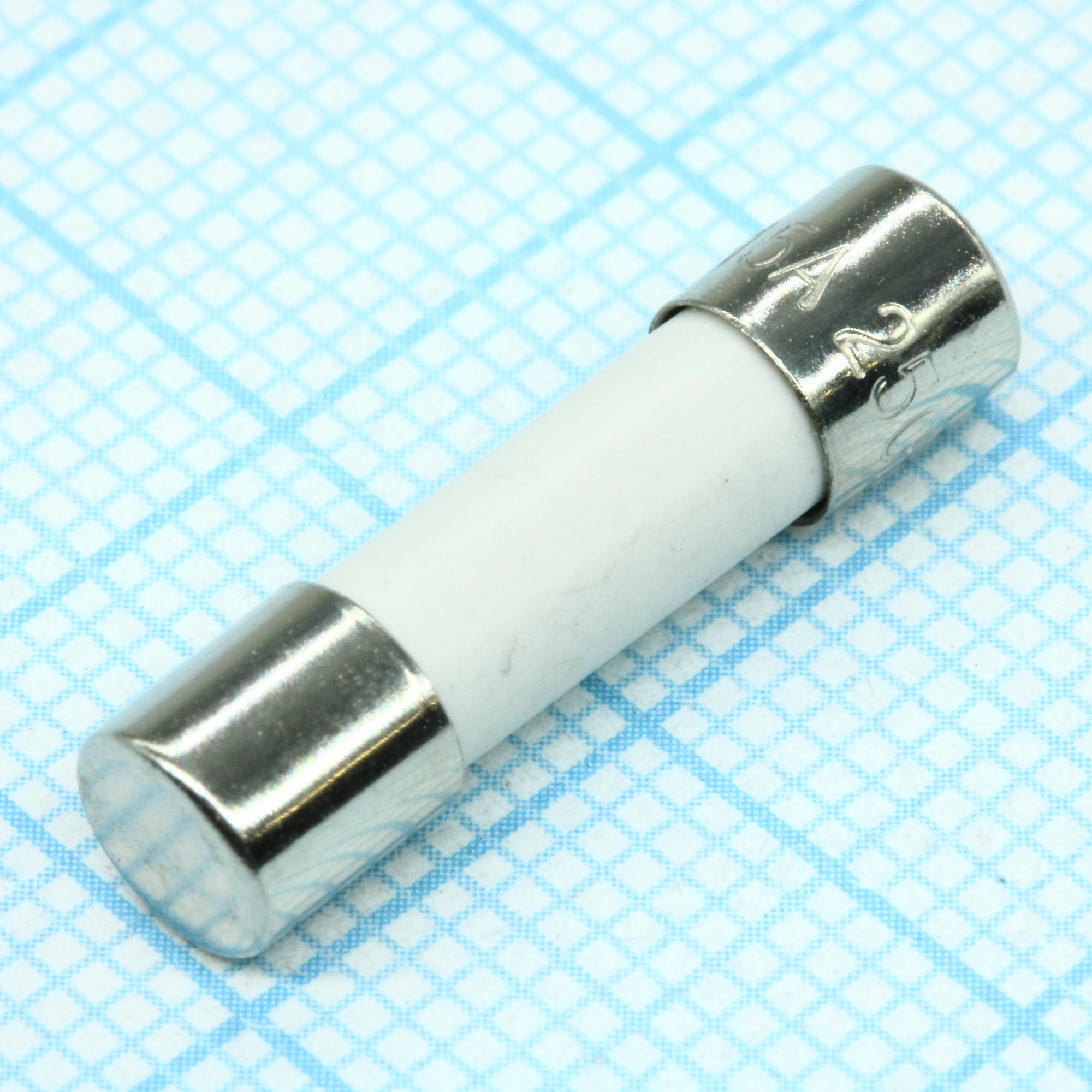 0215015.MXP - Миниатюрный медленнодействующий предохранитель 15А 250В 5X20мм в керамическом корпусе