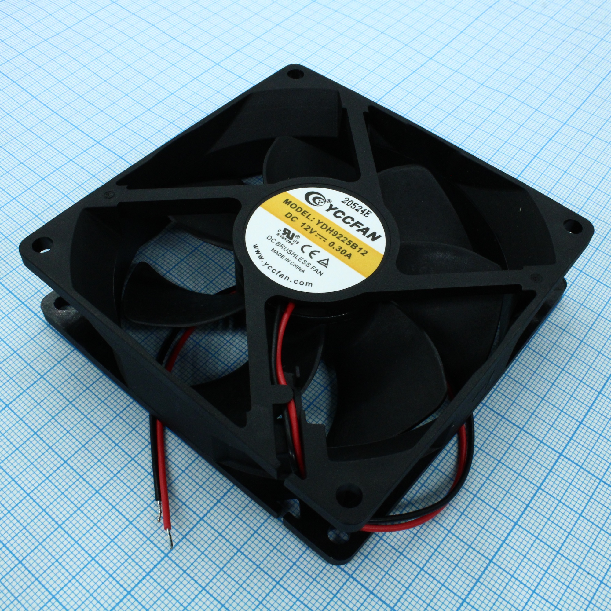 YDH9225B12 - Вентилятор 12В 92х92x25 B 3000 об/мин, 82.6м3/час, 34.2дБ, подшипник качения, тип вывода - провод