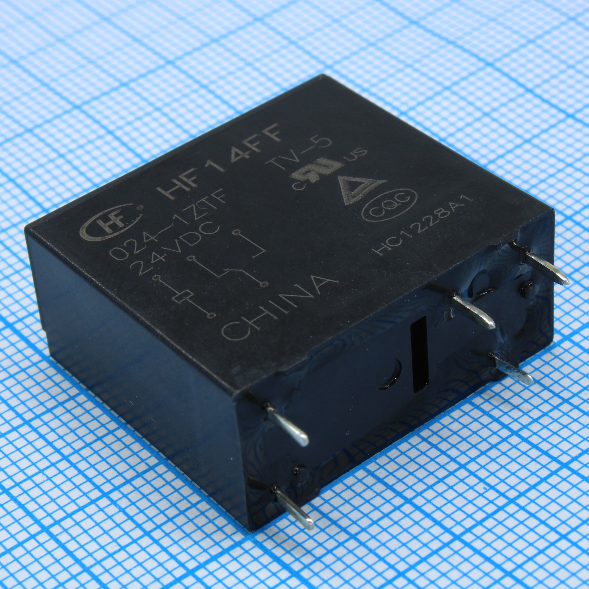 HF14FF/024-1ZTF - Реле силовое 10А одна контактная группа на переключение катушка 24В монтаж в отверстие