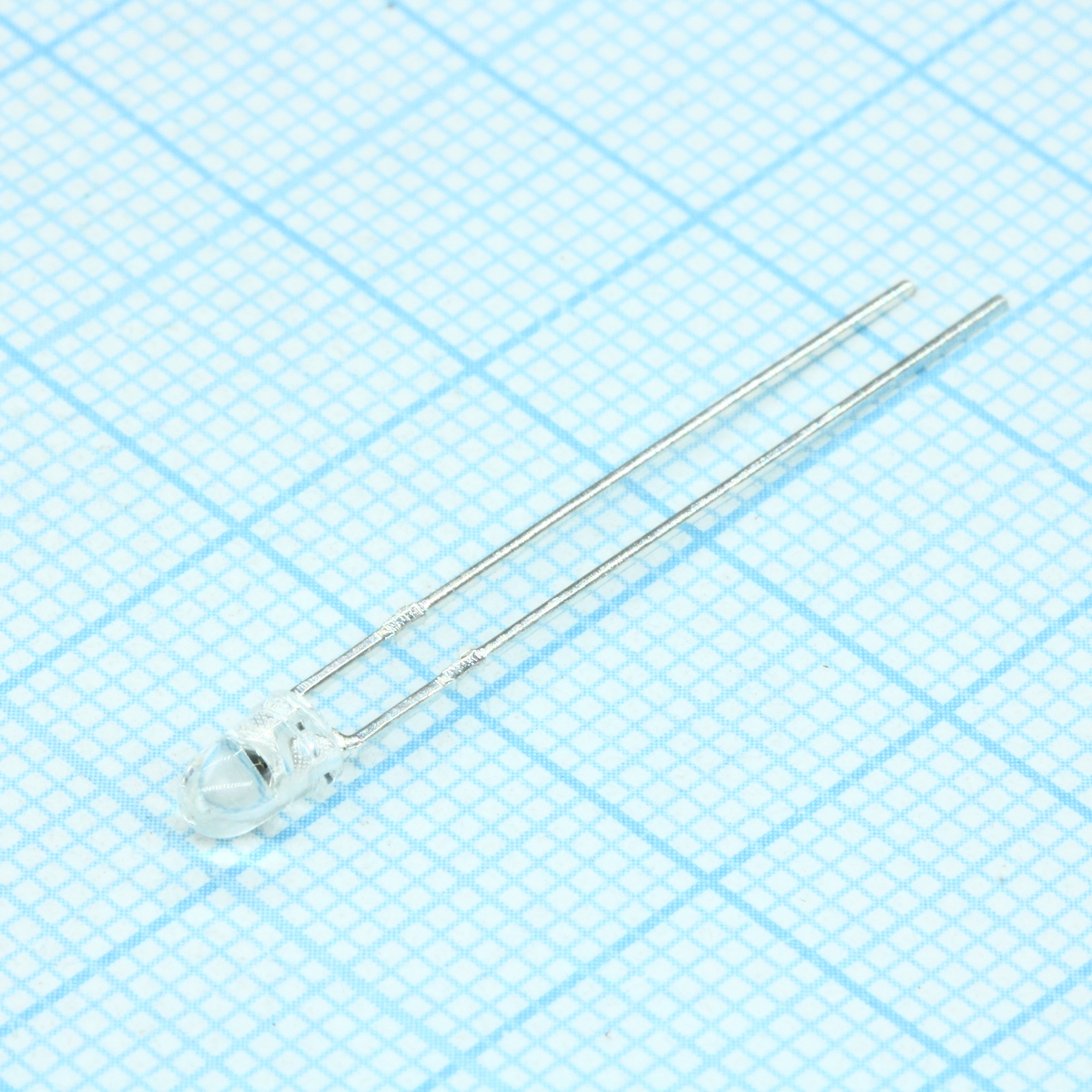 L-7104SURC-E - Светодиод 3мм/красный/630нм/900-1300мкд/прозрачный/34°