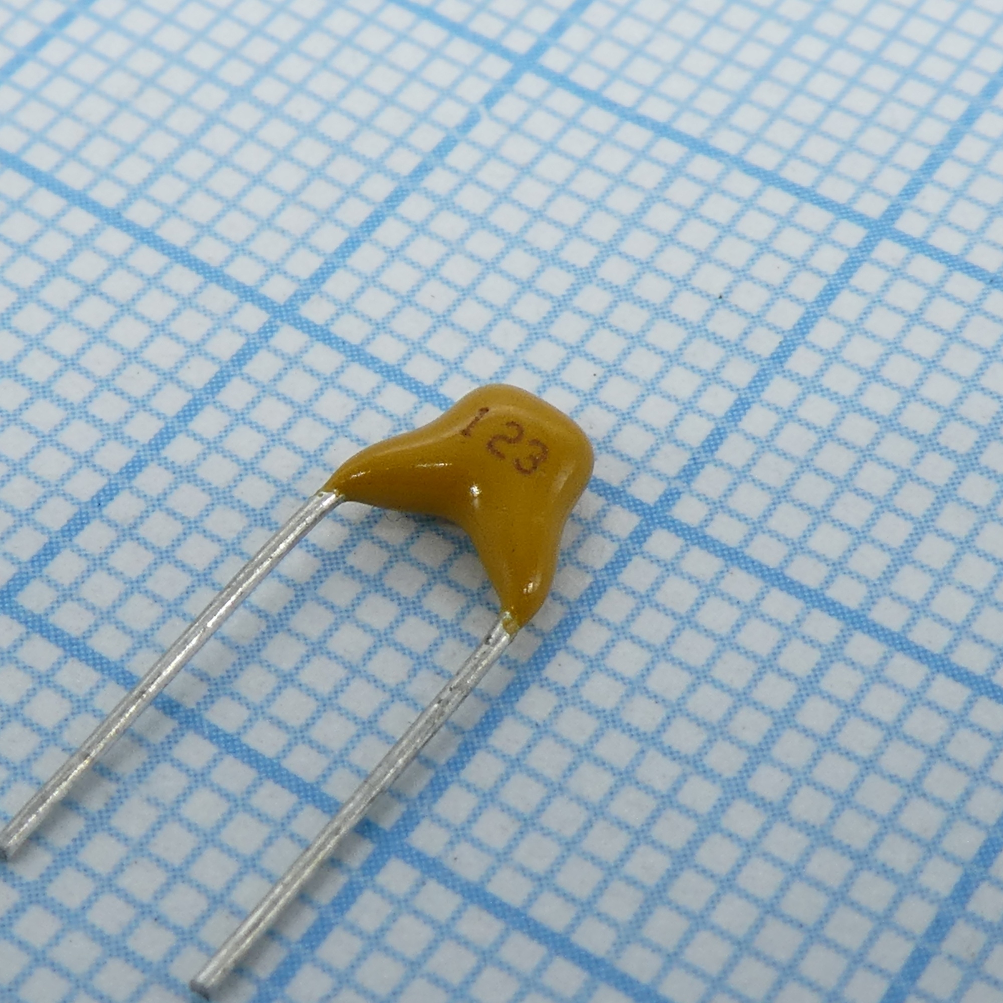 TS170R1H123K8BBB0R - Конденсатор керамический многослойный 0.012мкФ 50В X7R ±10% радиальный 5.08мм 125°C россыпь