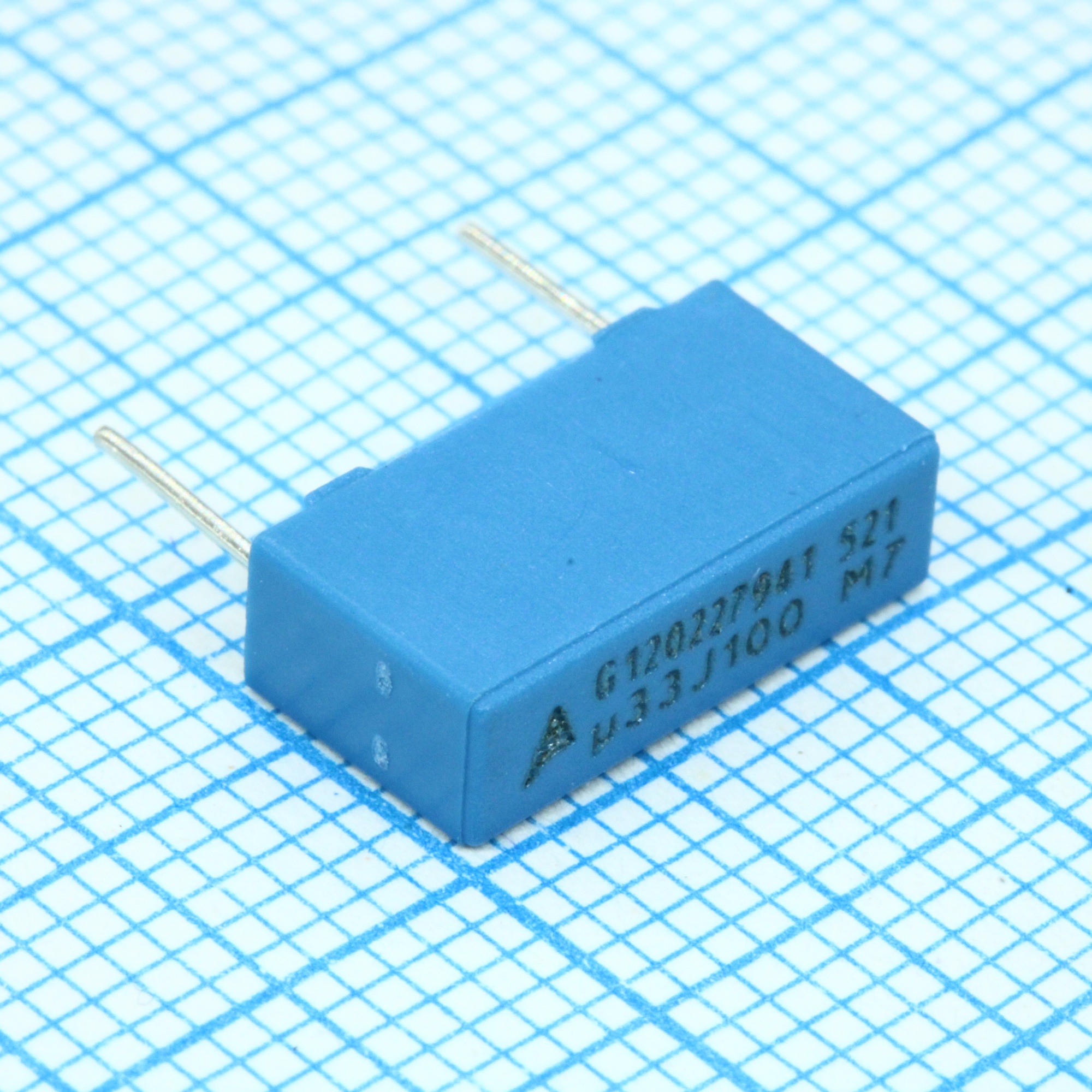 B32521C1334J - Конденсатор металлоплёночный полиэтилентерефталатный 0.33мкФ 100В ±5% (13х4х7мм) шаг выводов 10мм 125°С автомобильного применения россыпь