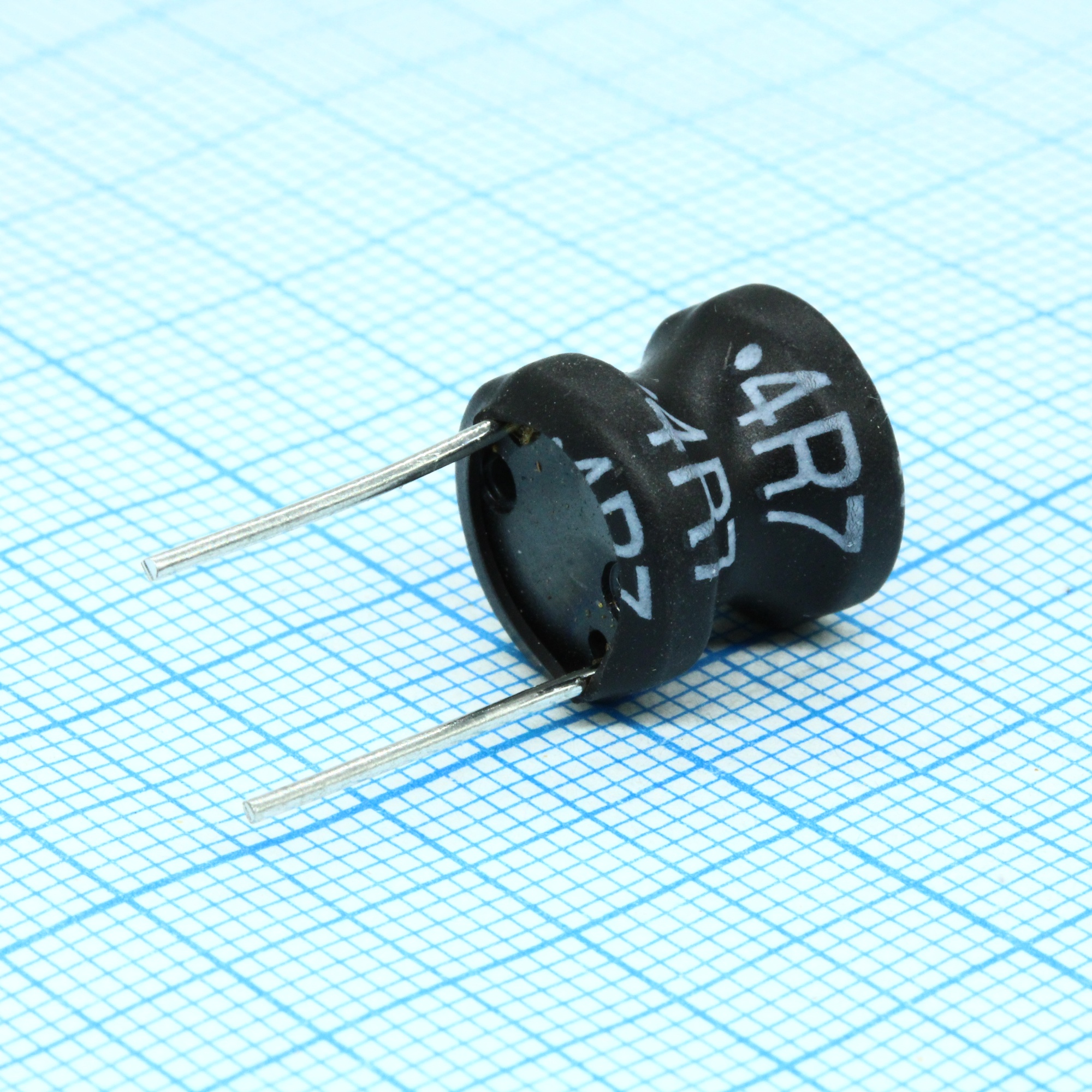 RLB1314-4R7ML - Индуктивность проволочная, радиальная, на ферритовом сердечнике 4.7uH 20% 1KHz 100Q-Factor Ferrite 4.7A 9mOhm DCR RDL Bag