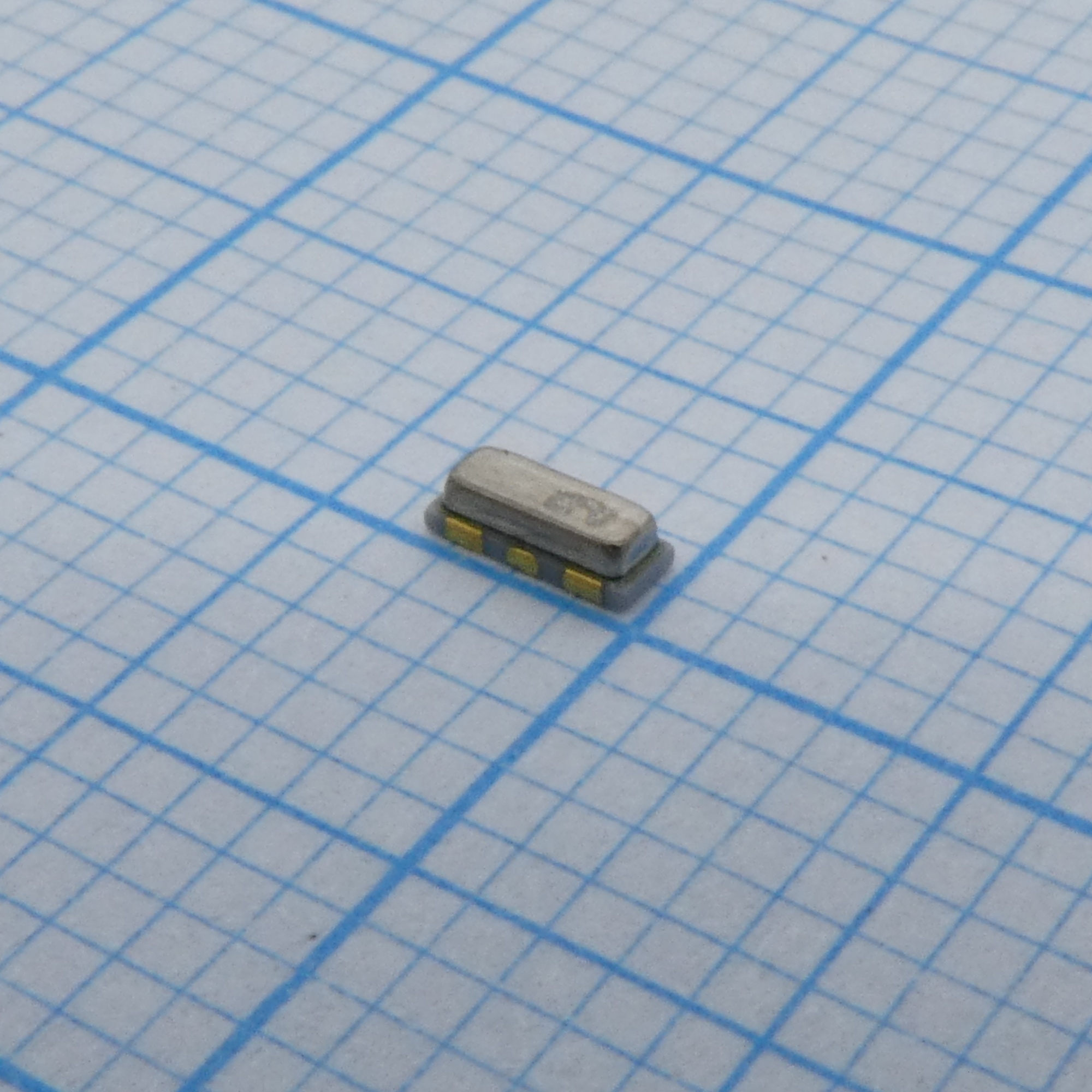 CSTCE16M0V53-R0 - Керамический резонатор 16МГц ±0.5% (точность) ±0.3% (стабильность) 15пФ 40Ом 3-Pin CSMD лента на катушке
