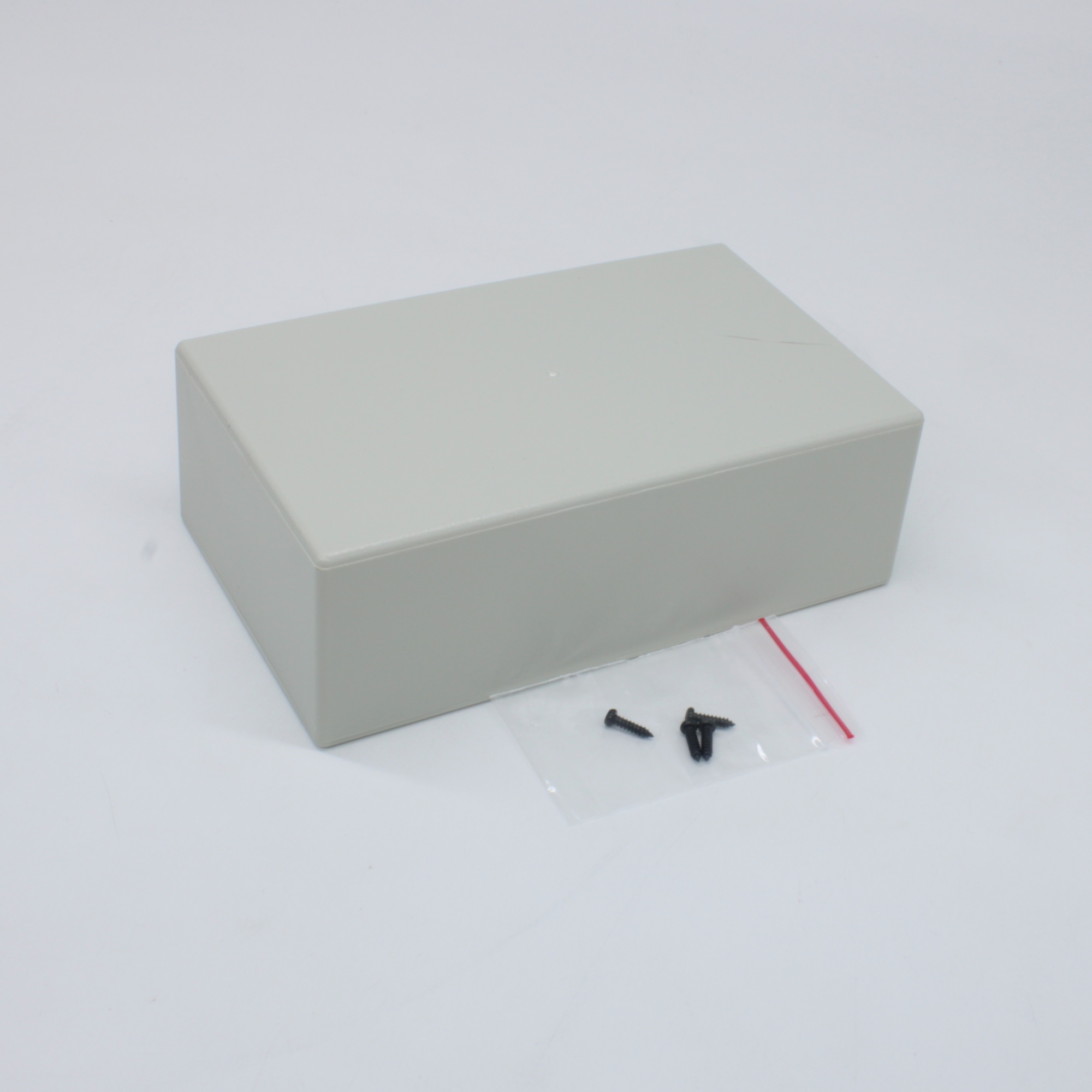 G1024G - Корпус из высокопрочного пластика, серого цвета