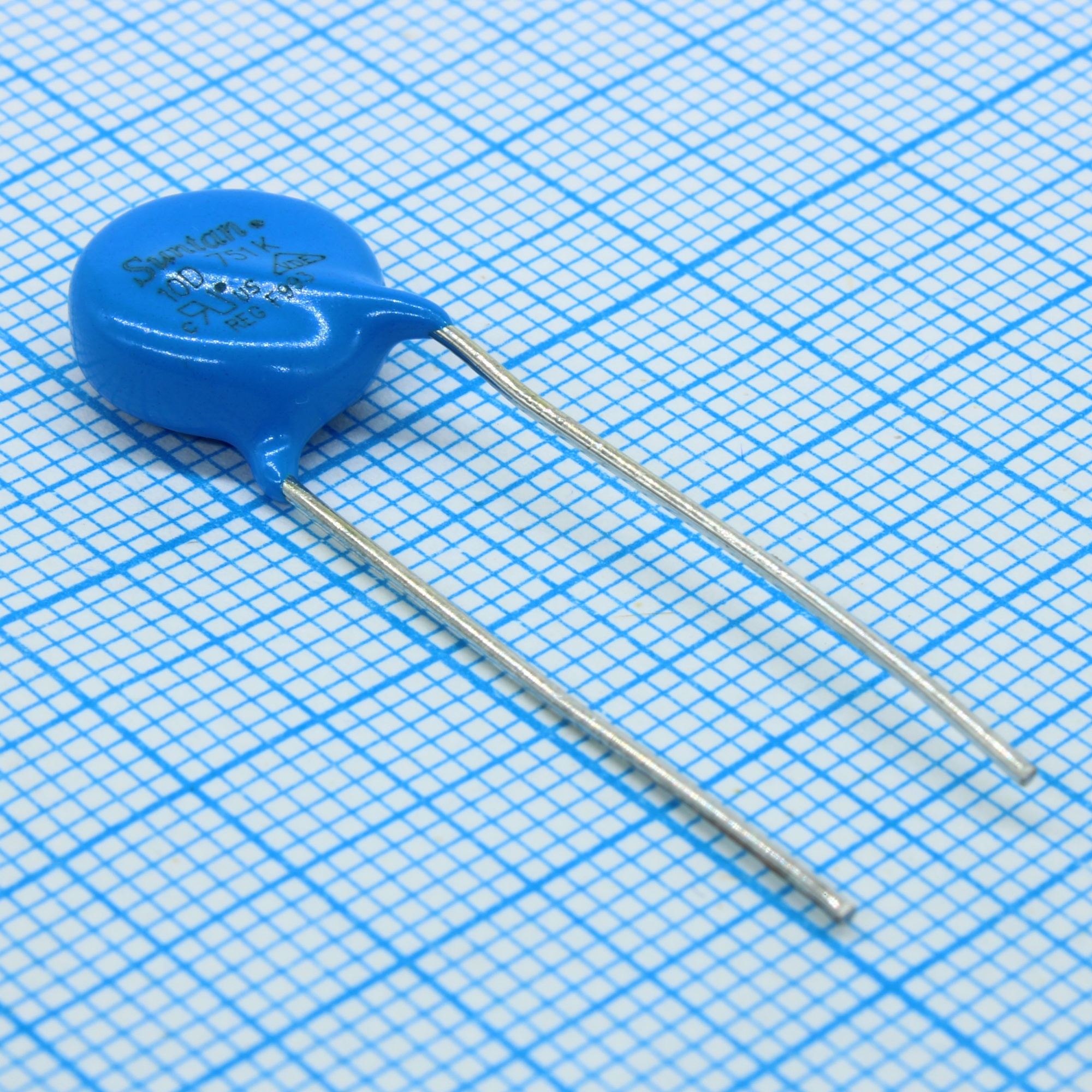 TSV10D751K - Варистор 460Vac/615Vdc, 2500A, 750V(1mA), прямые радиальные выводы, шаг 7.5мм, россыпь